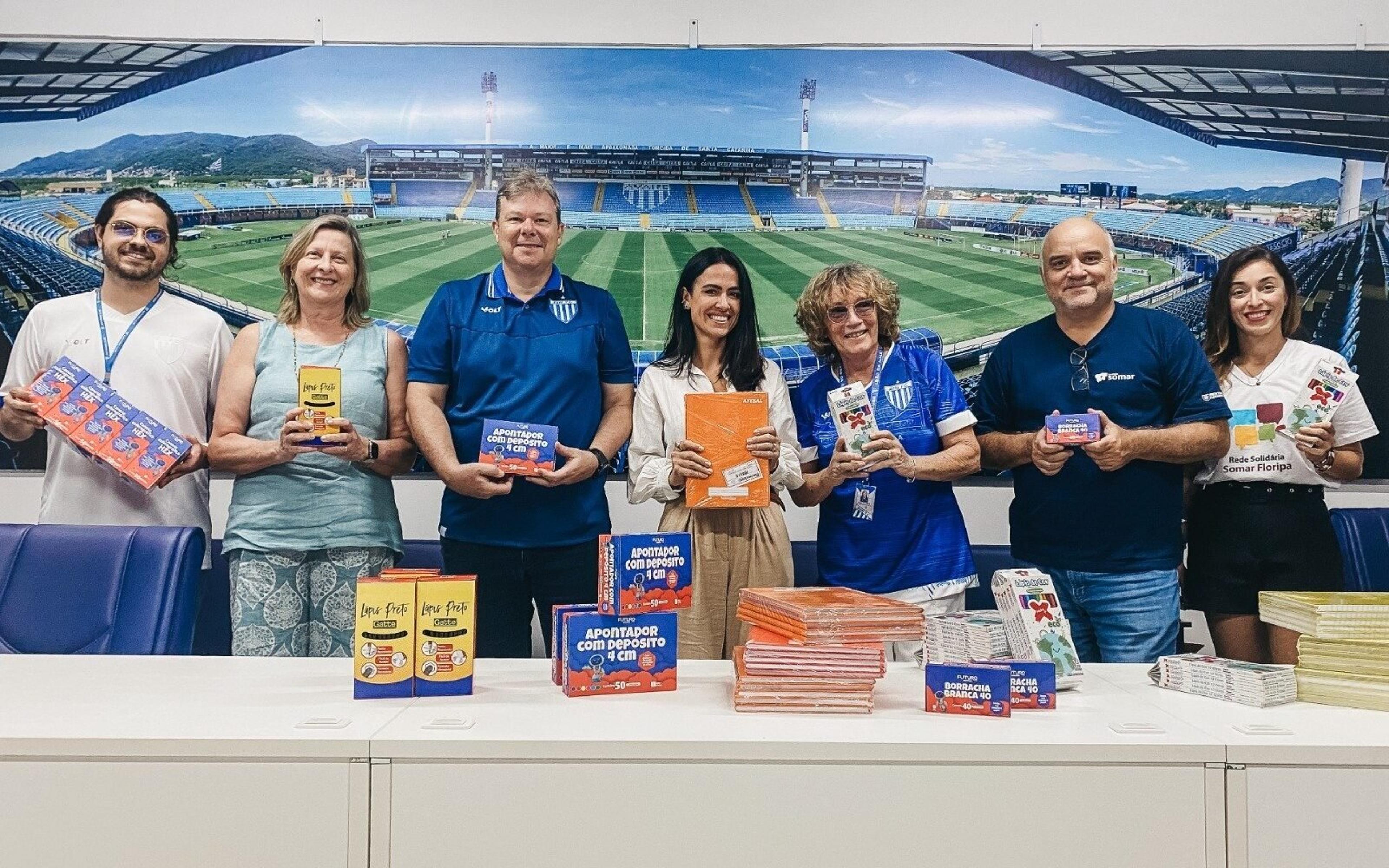 Avaí arrecada mil kits de materiais escolares para a Fundação Somar