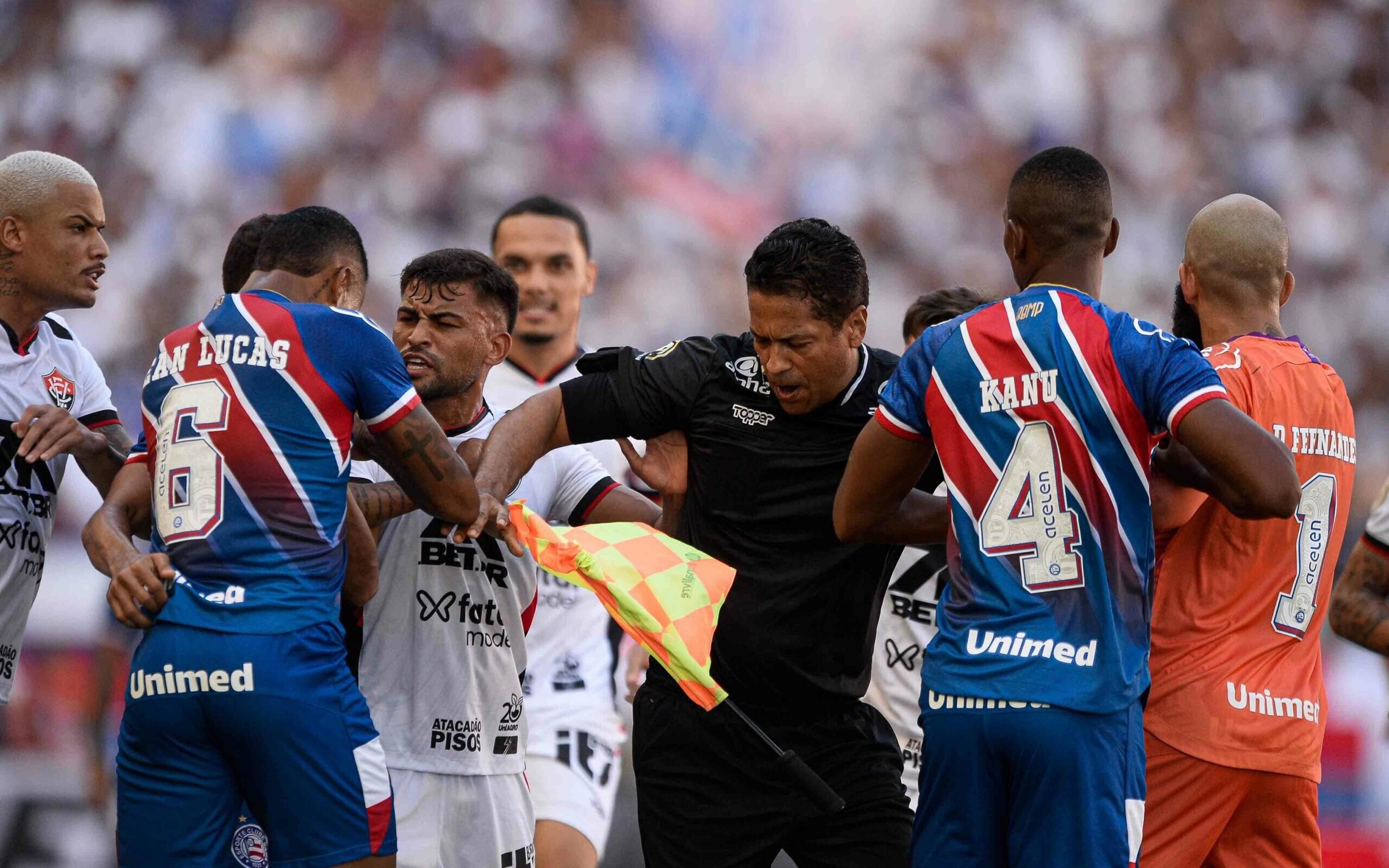 No 500º clássico entre Bahia e Vitória, equipes ficam sem gols na Fonte Nova