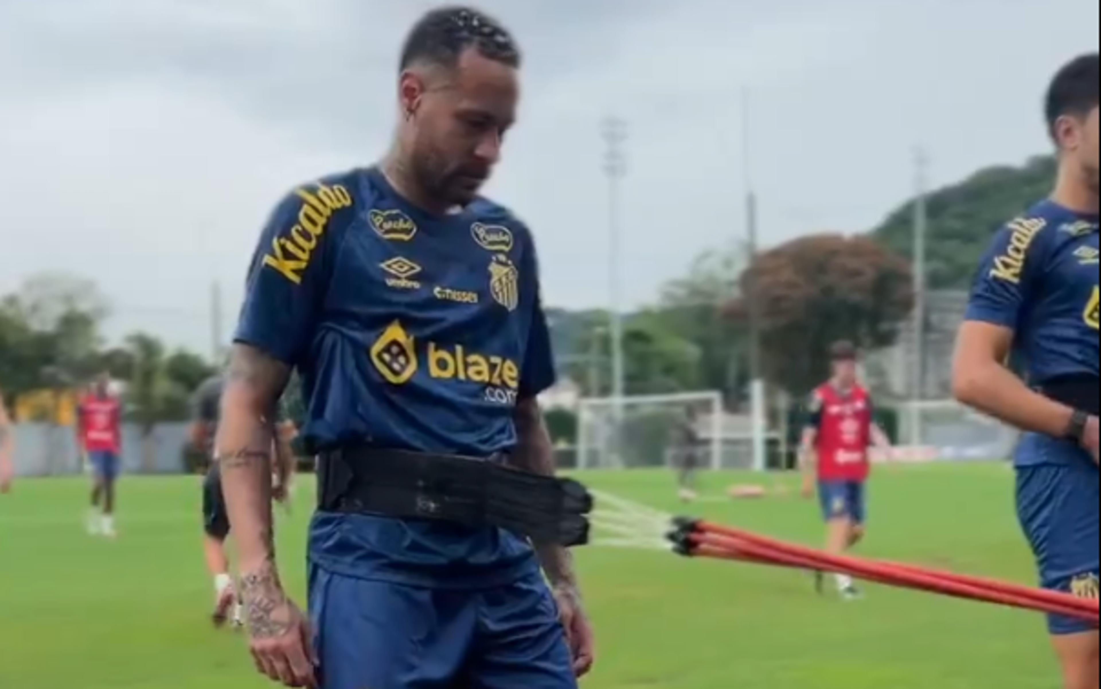 VÍDEO: Neymar participa de primeiro treino em volta ao Santos; veja