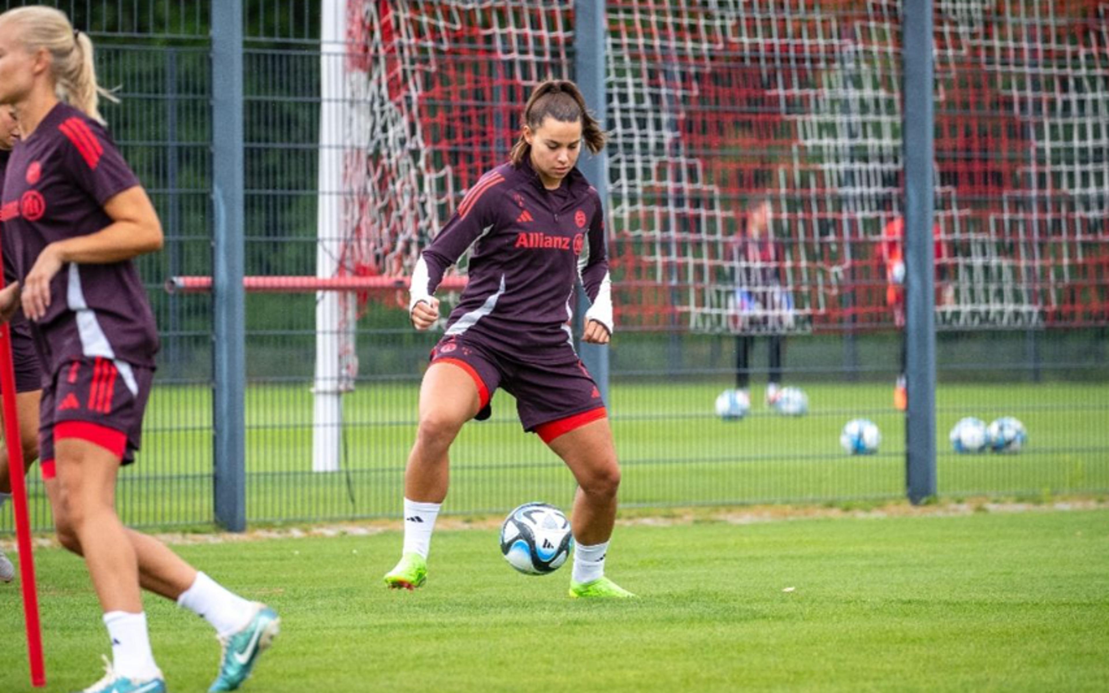 Lena Oberdorf critica sexualização do futebol feminino nas redes