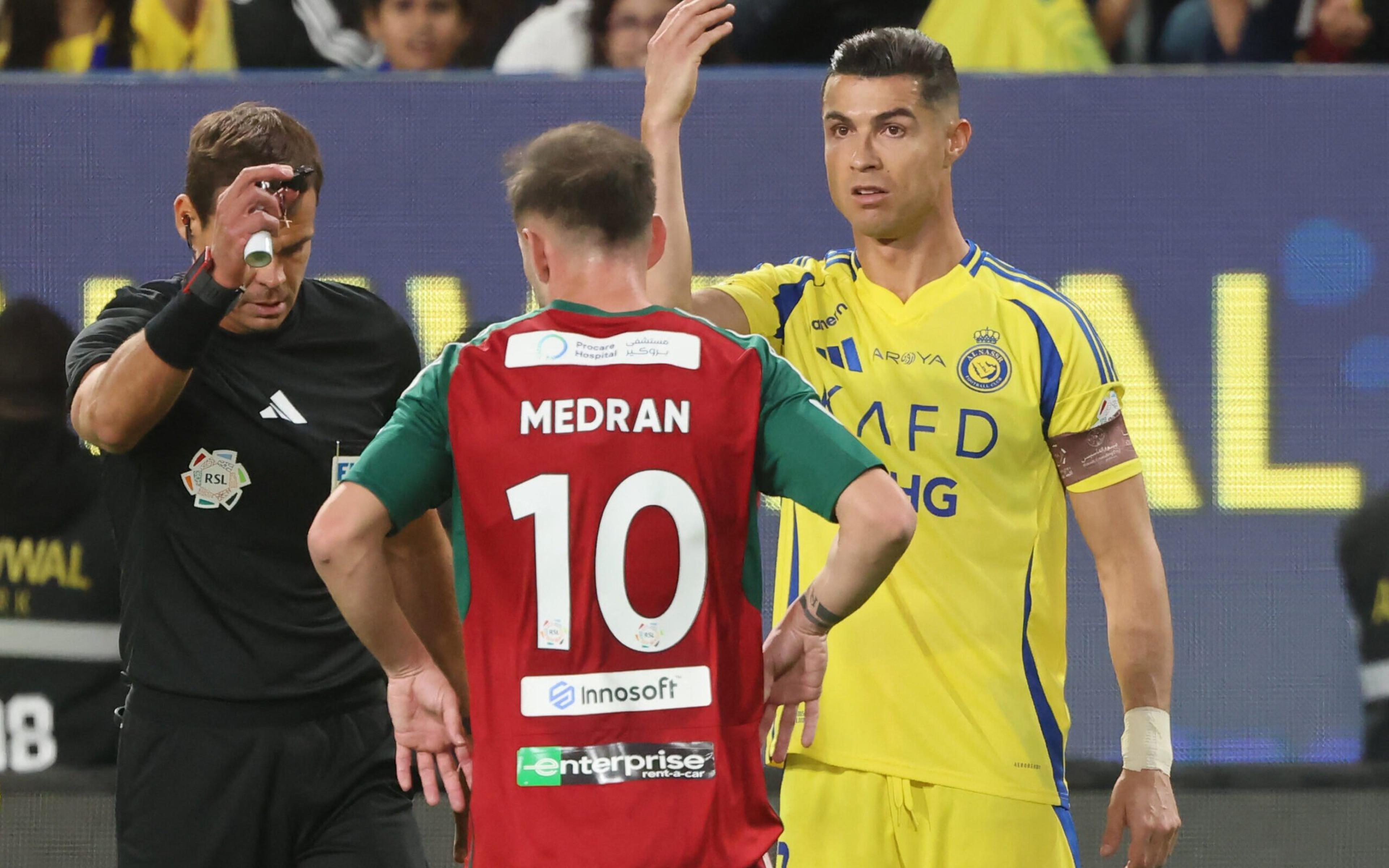 Atitude de Cristiano Ronaldo na expulsão de Jhon Durán em derrota do Al-Nassr revolta fãs