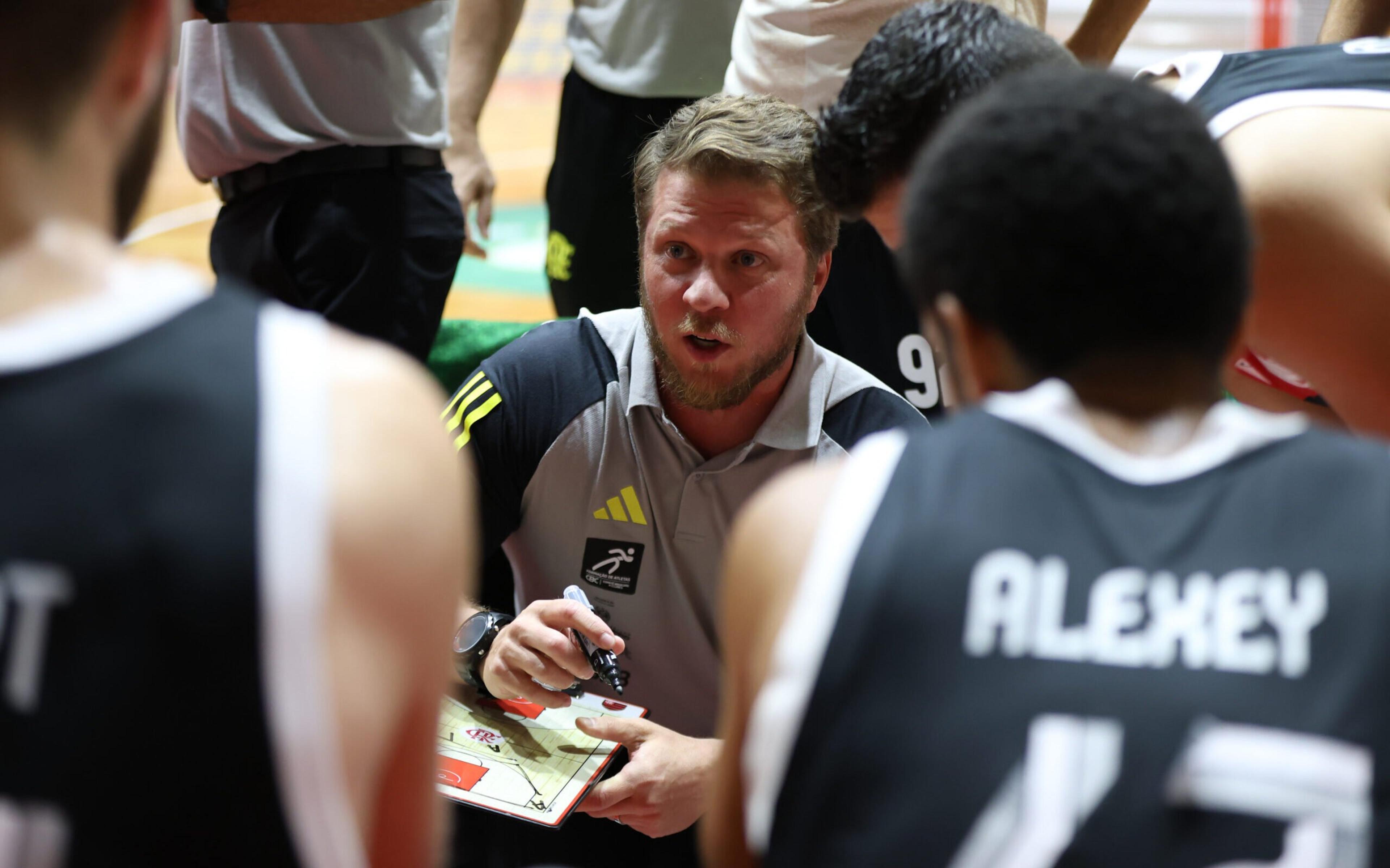 Em período decisivo, Flamengo anuncia troca de técnico da equipe de basquete