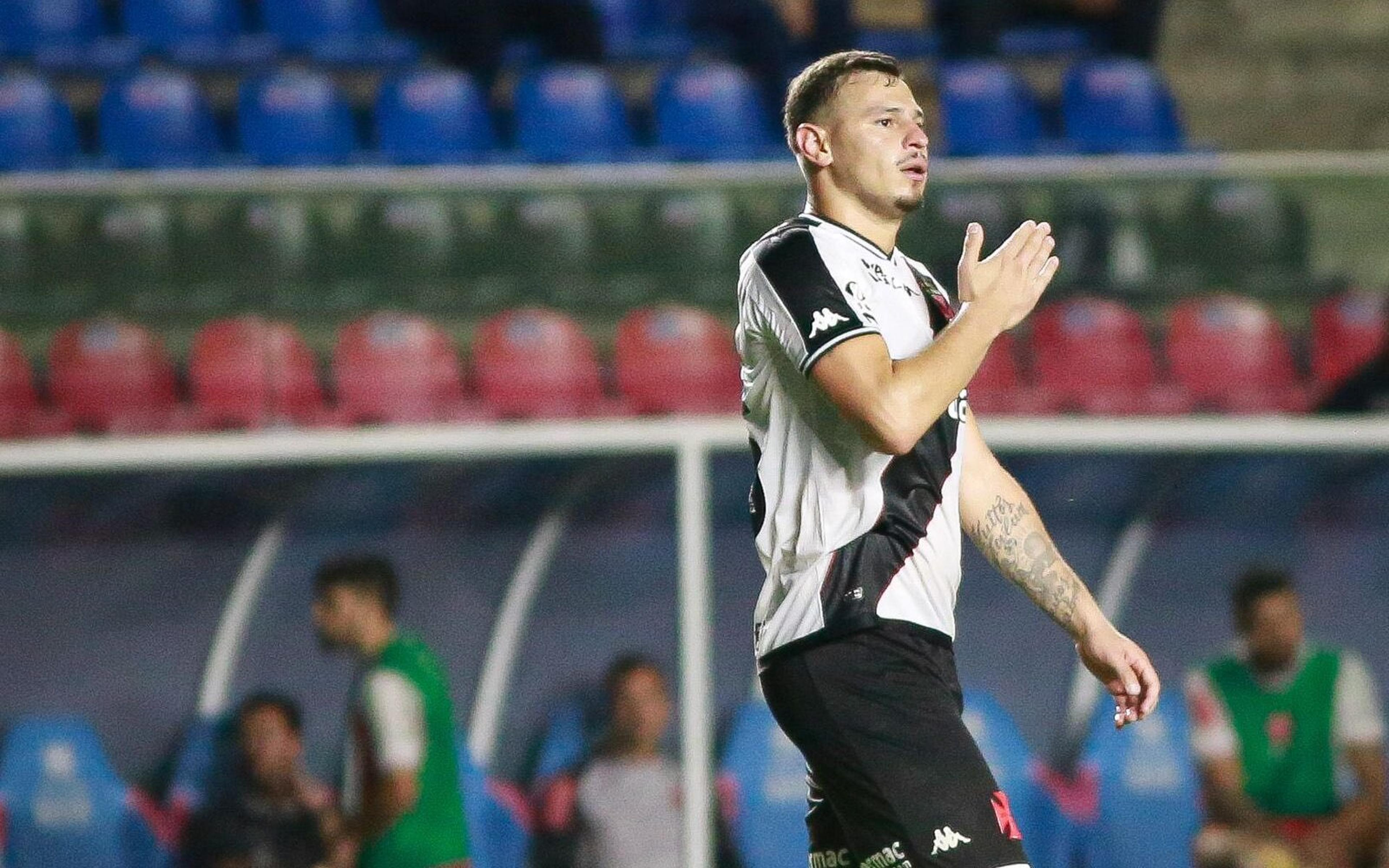 Prontos para o clássico: veja escalações de Vasco e Botafogo