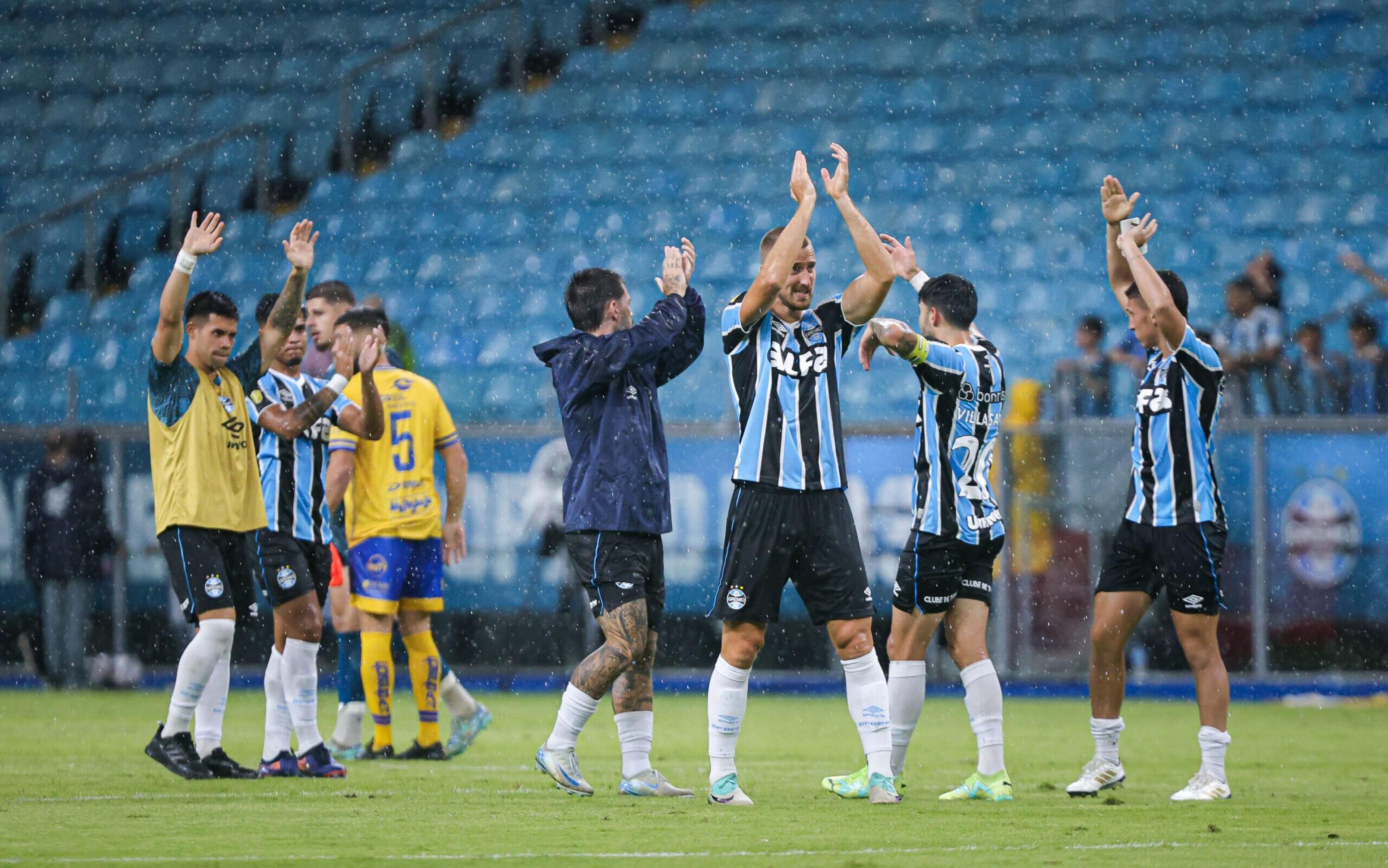 Grêmio faz proposta por zagueiro de clube argentino em negociação difícil