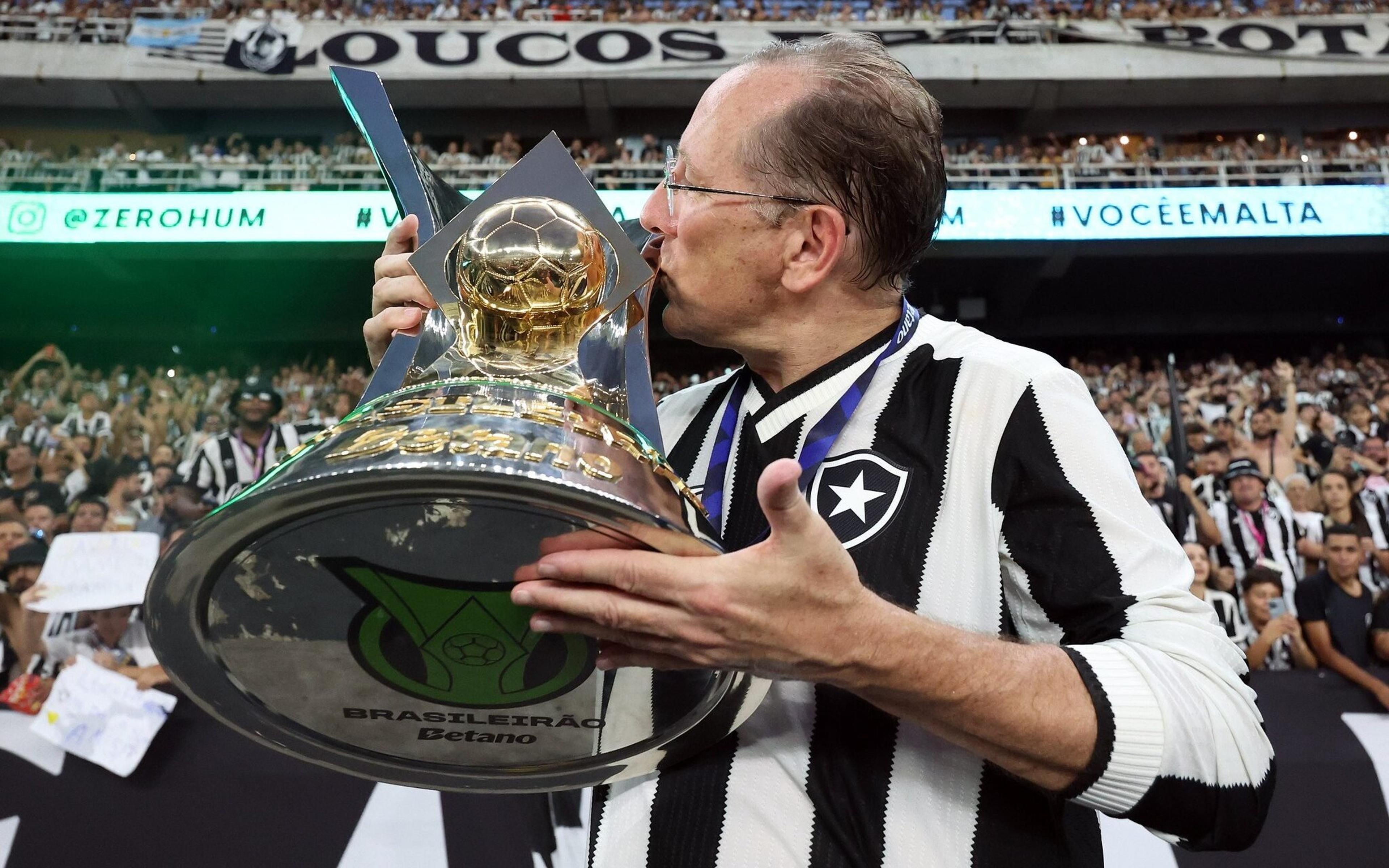 Botafogo leva chapéu por Rollheiser e torcedores perdem a paciência com John Textor