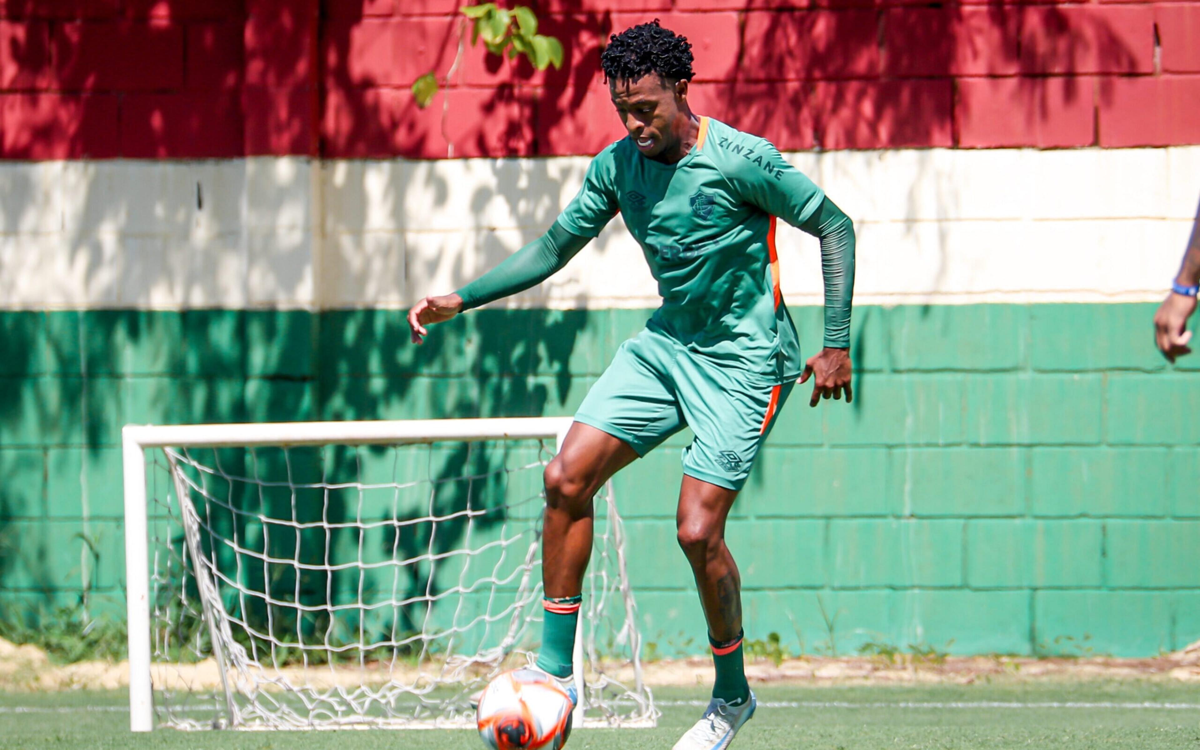 Com excesso de pontas, Keno perde espaço na equipe do Fluminense