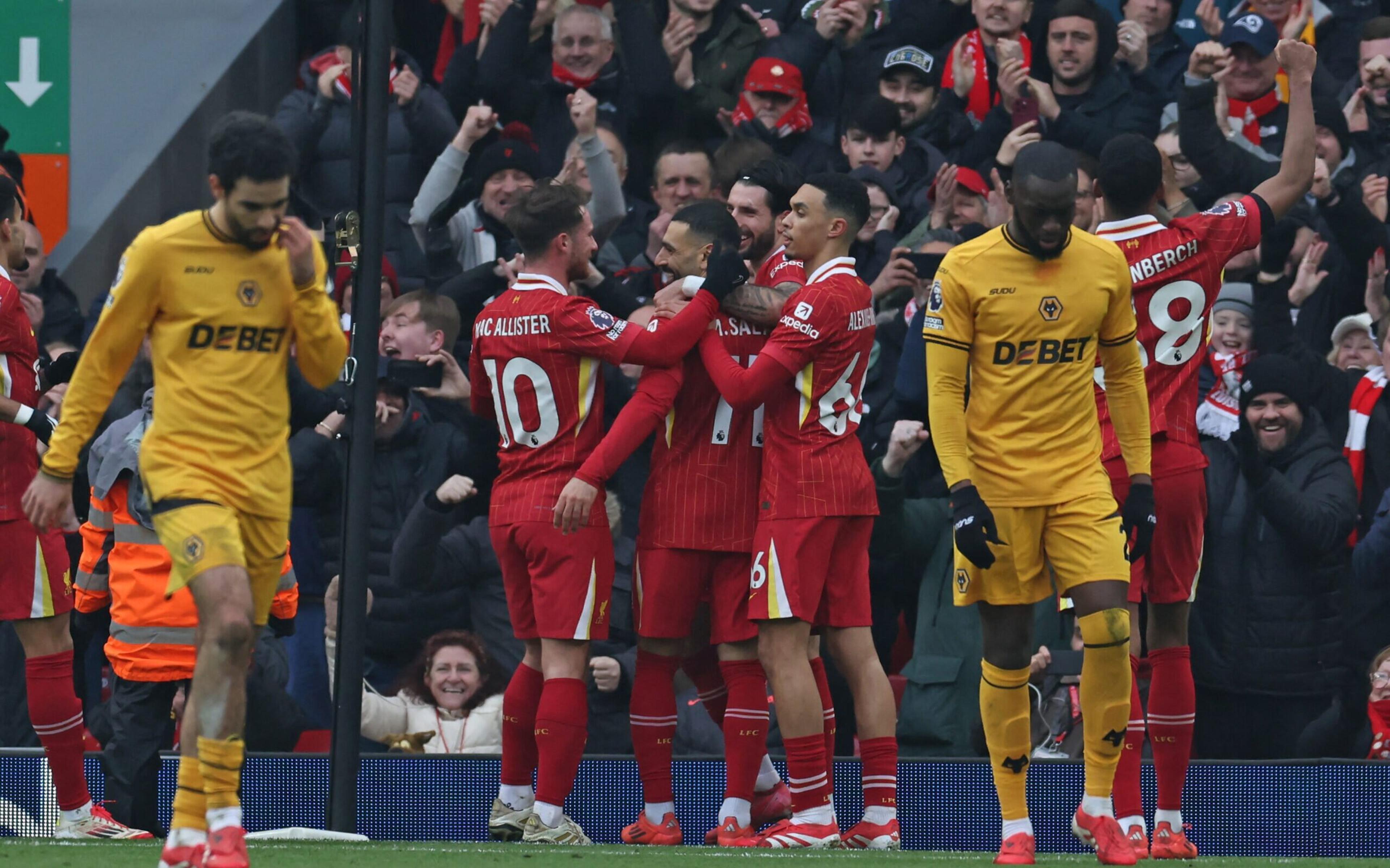 Liverpool bate esquadrão brasileiro e volta a vencer pela Premier League