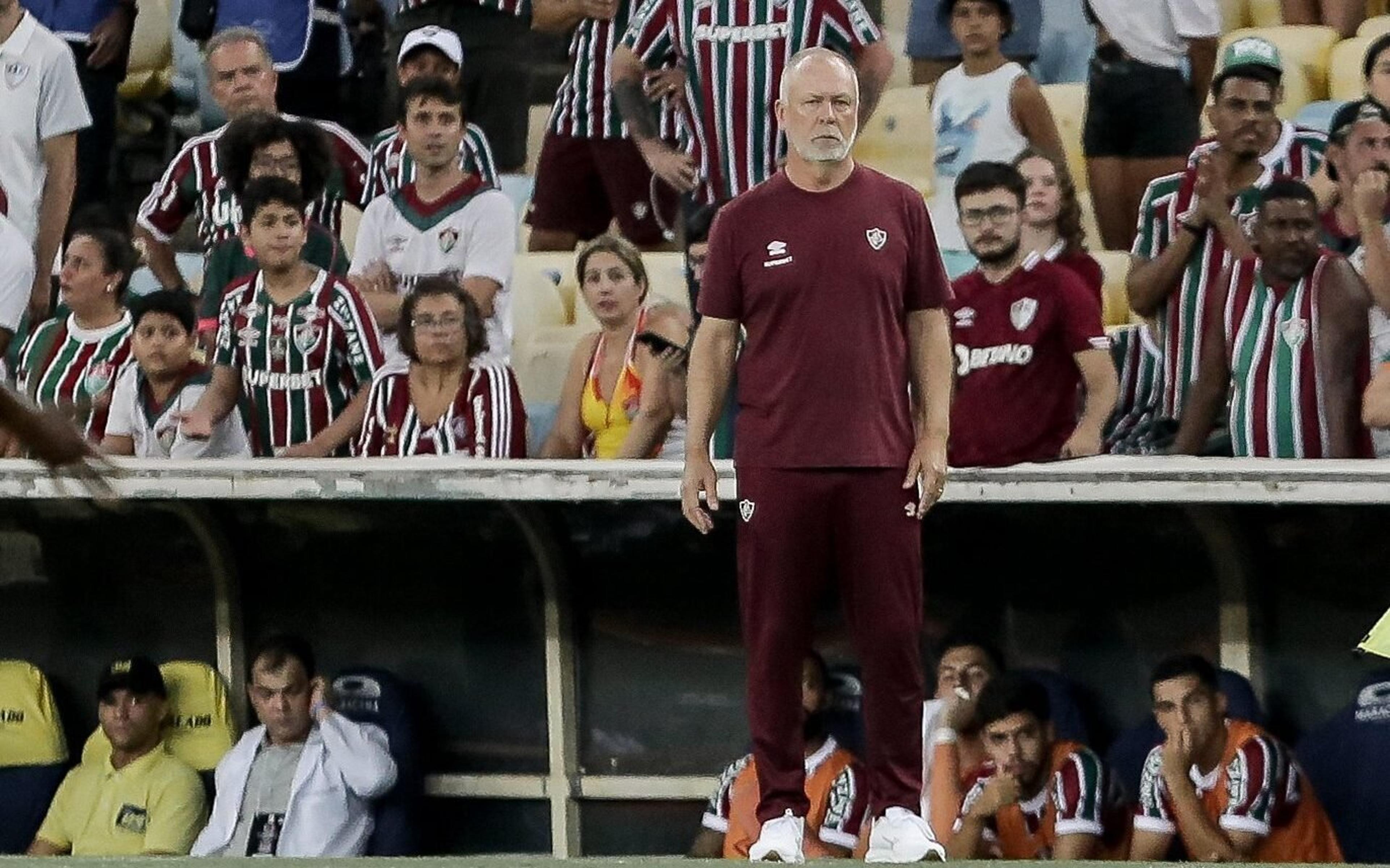 Sem Ganso, Mano Menezes busca soluções internas no Fluminense