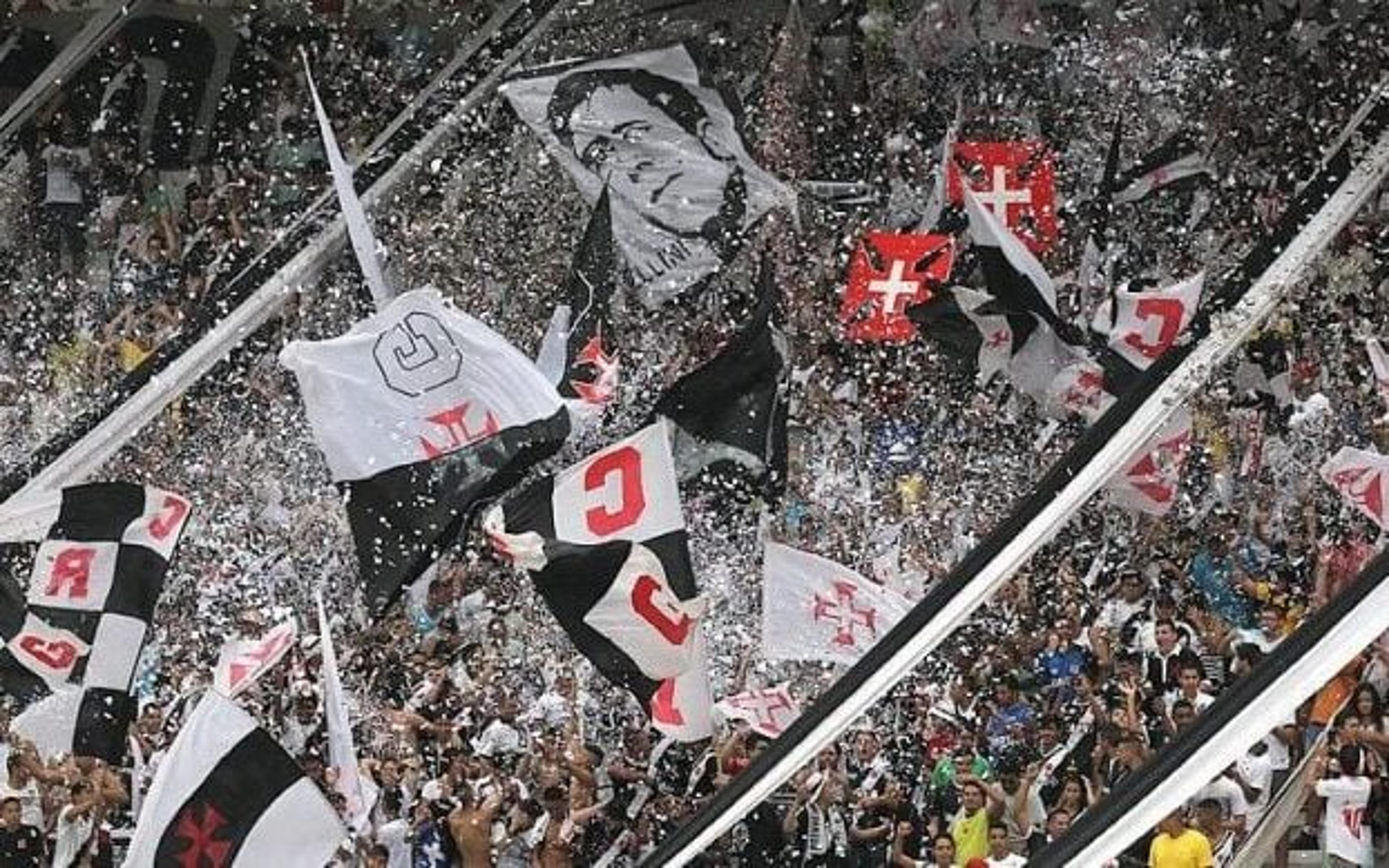 Torcida do Vasco se declara para jogador após empate com o Volta Redonda: ‘Te amo’