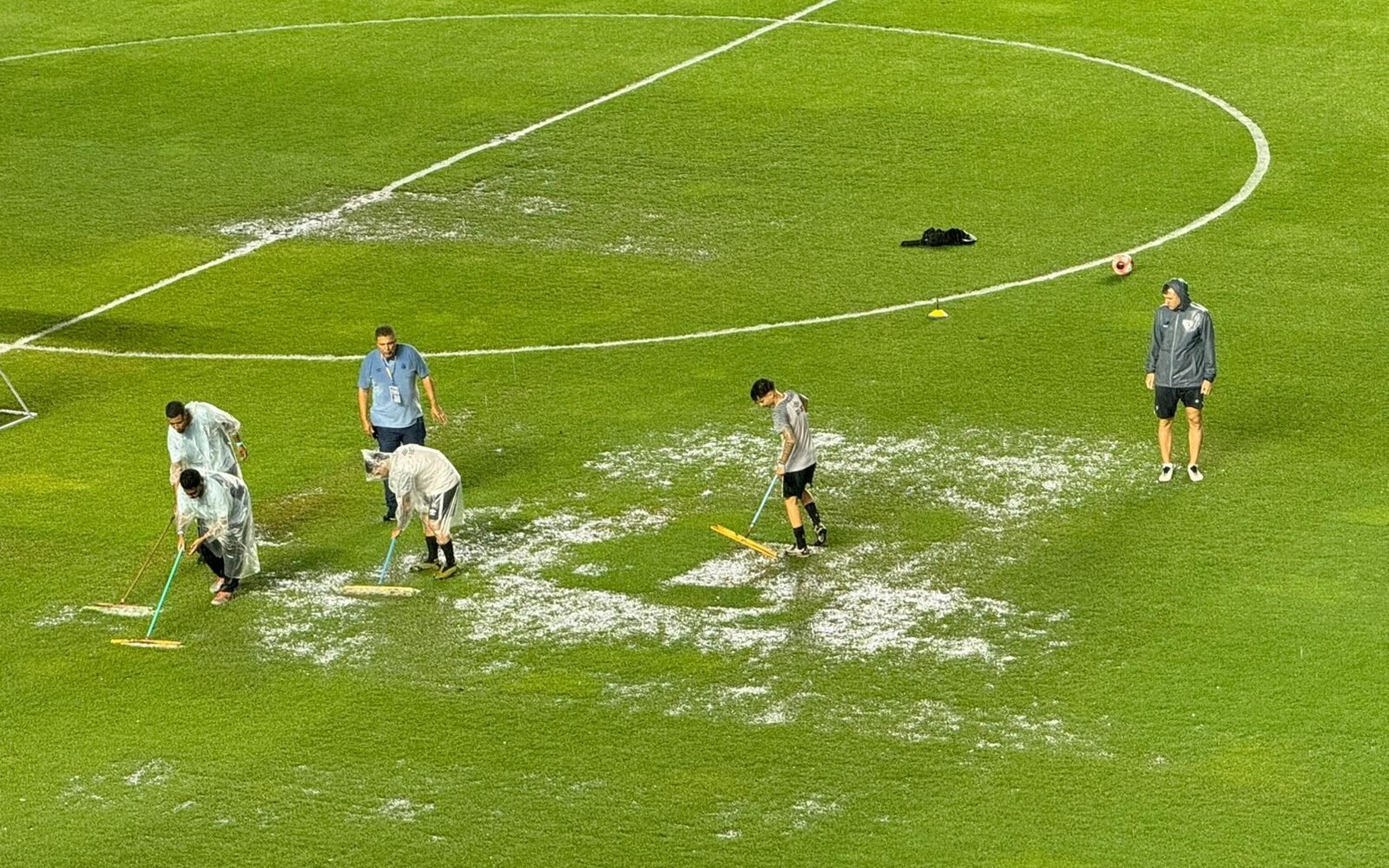 Santos x São Paulo sofre mais um adiamento por conta da forte chuva