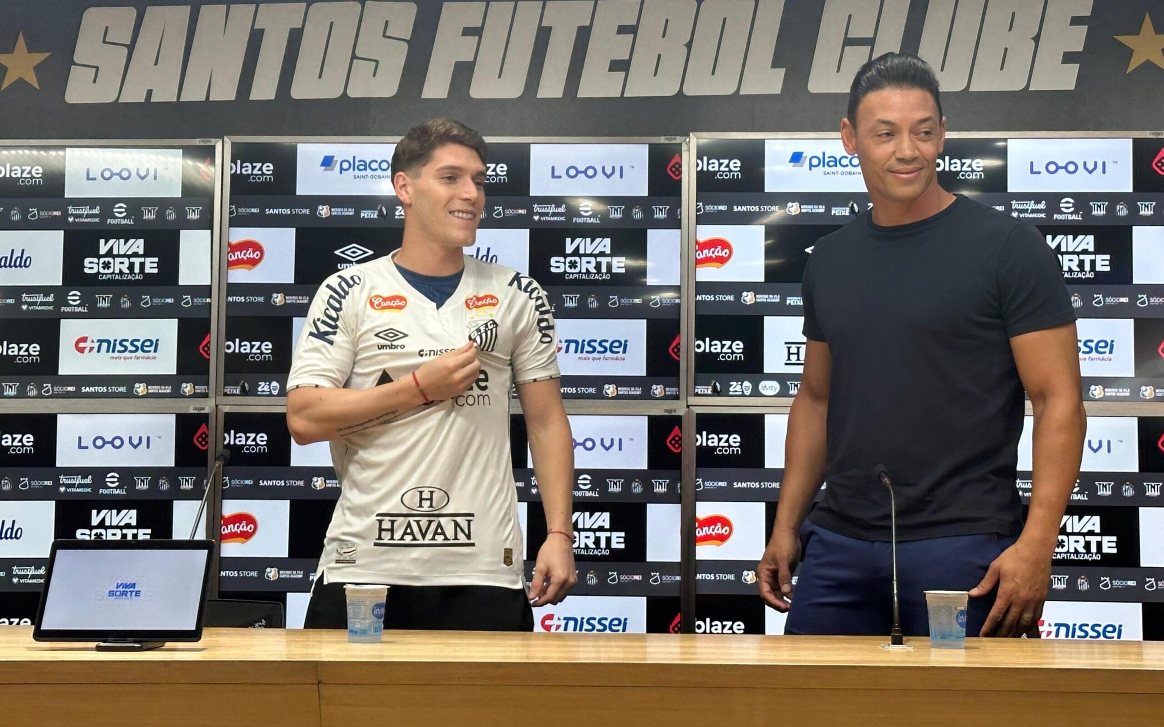 ‘Foi uma negociação complexa’, afirma Rollheiser em apresentação no Santos