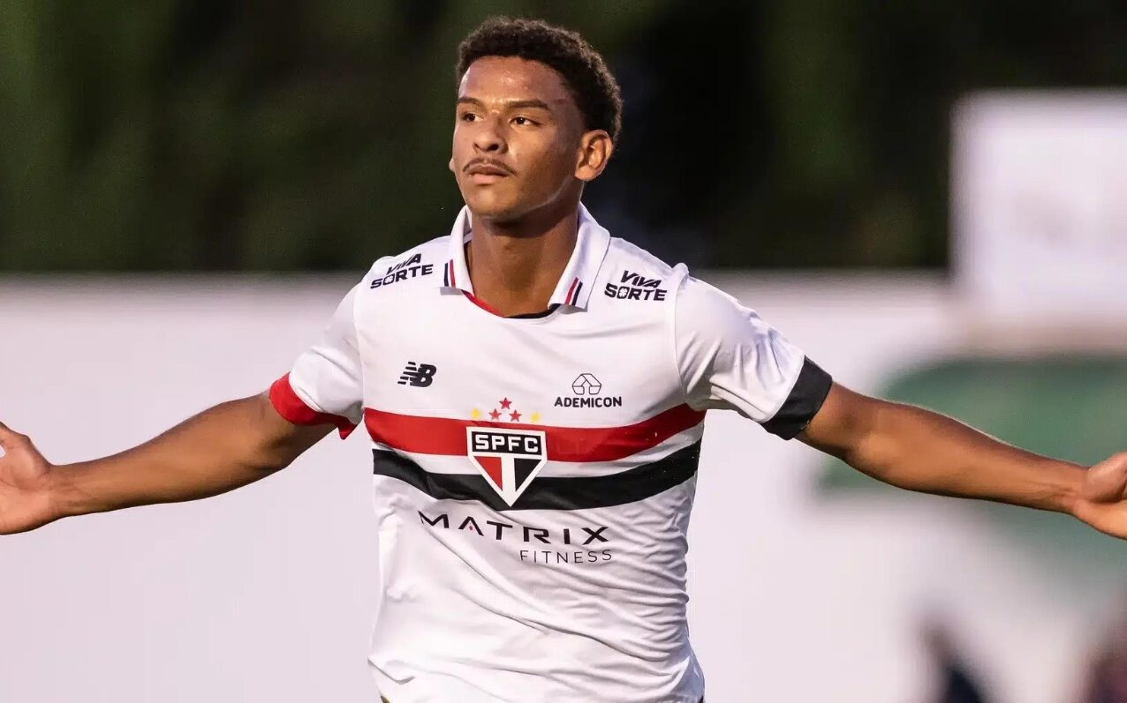 Estrela da base do São Paulo passa por cirurgia no joelho