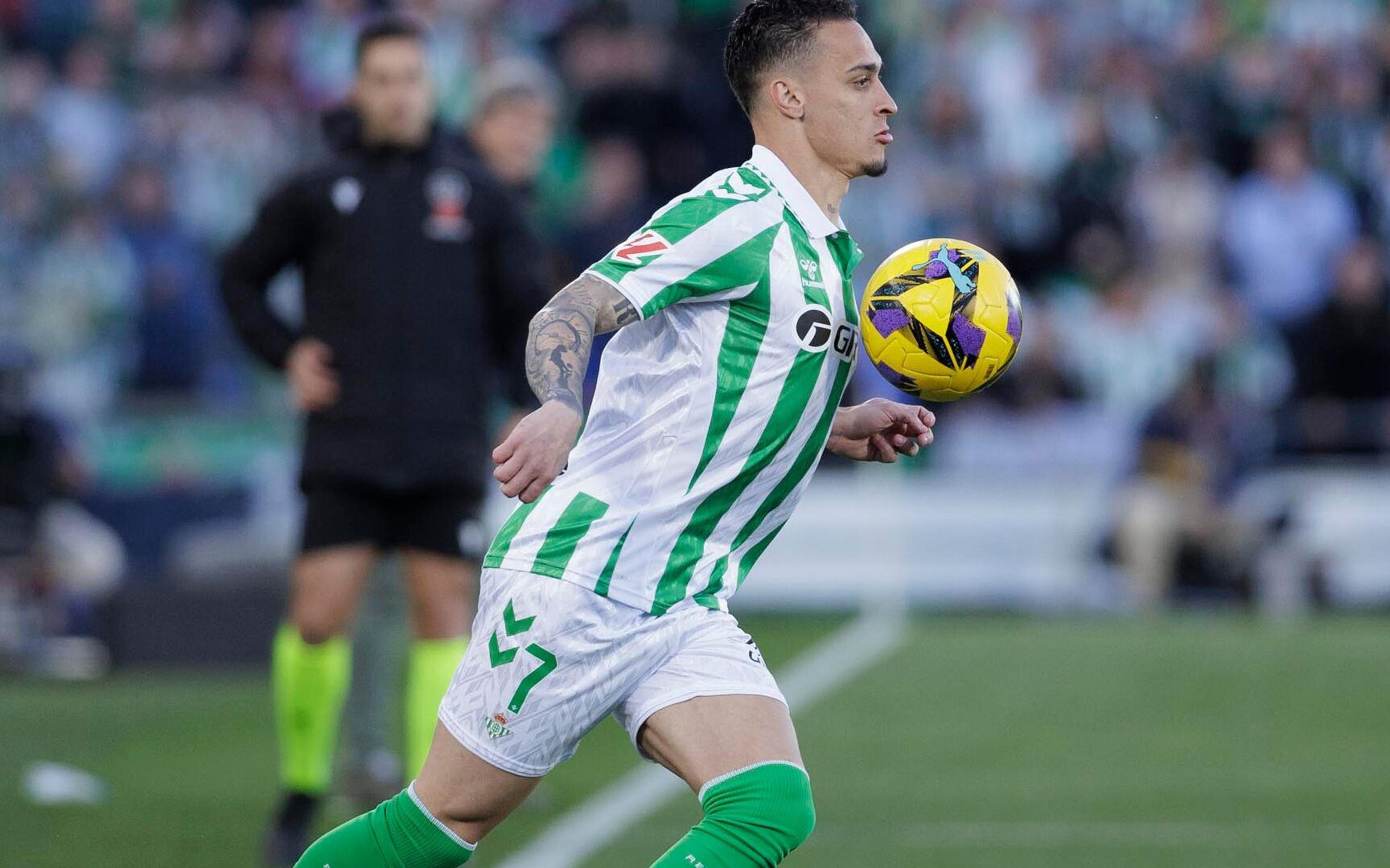 Ex-Real Madrid rasga elogios a Antony após nova vitória do Betis: ‘Fácil jogar com ele’