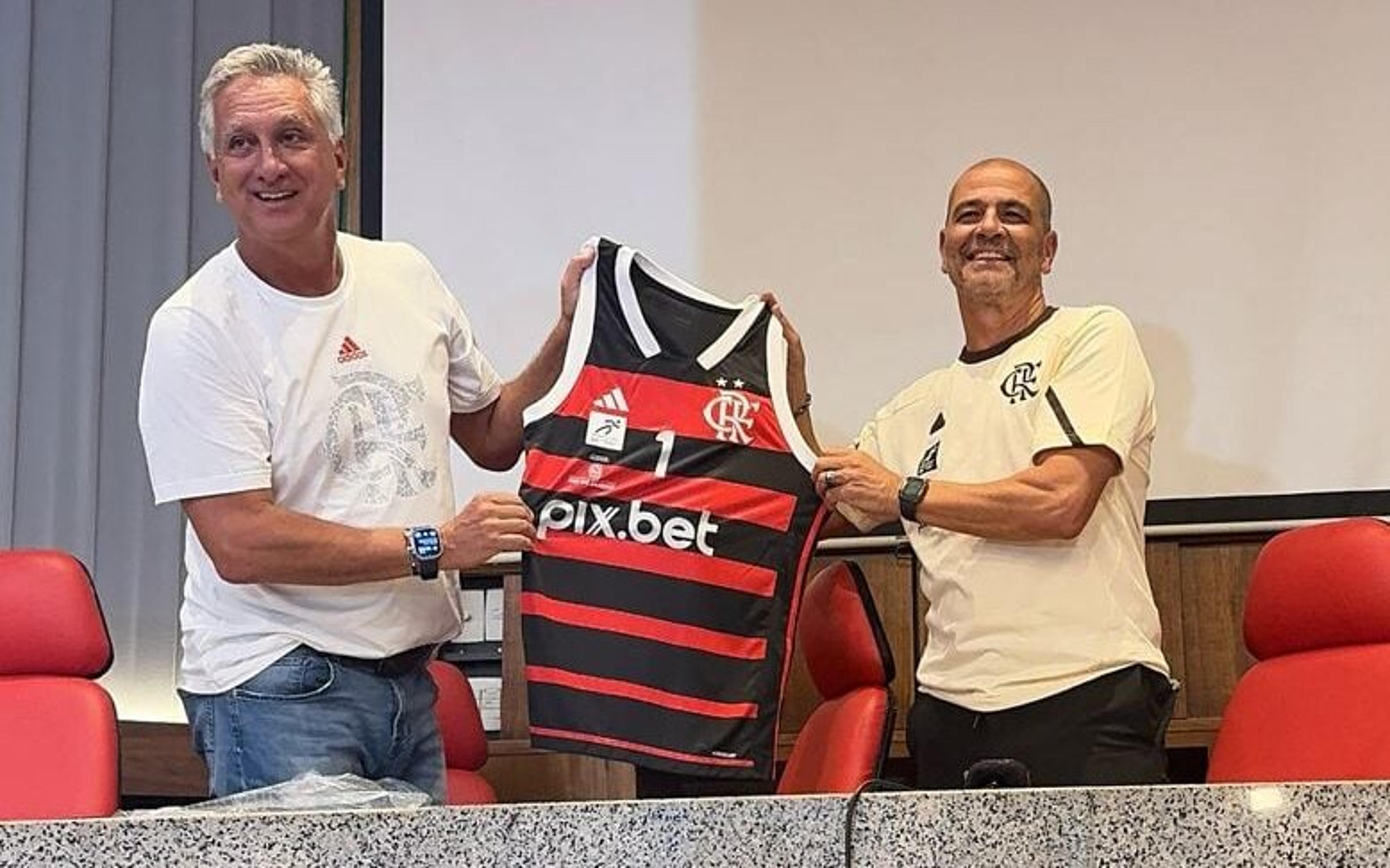 Flamengo apresenta novo técnico de basquete no meio da temporada