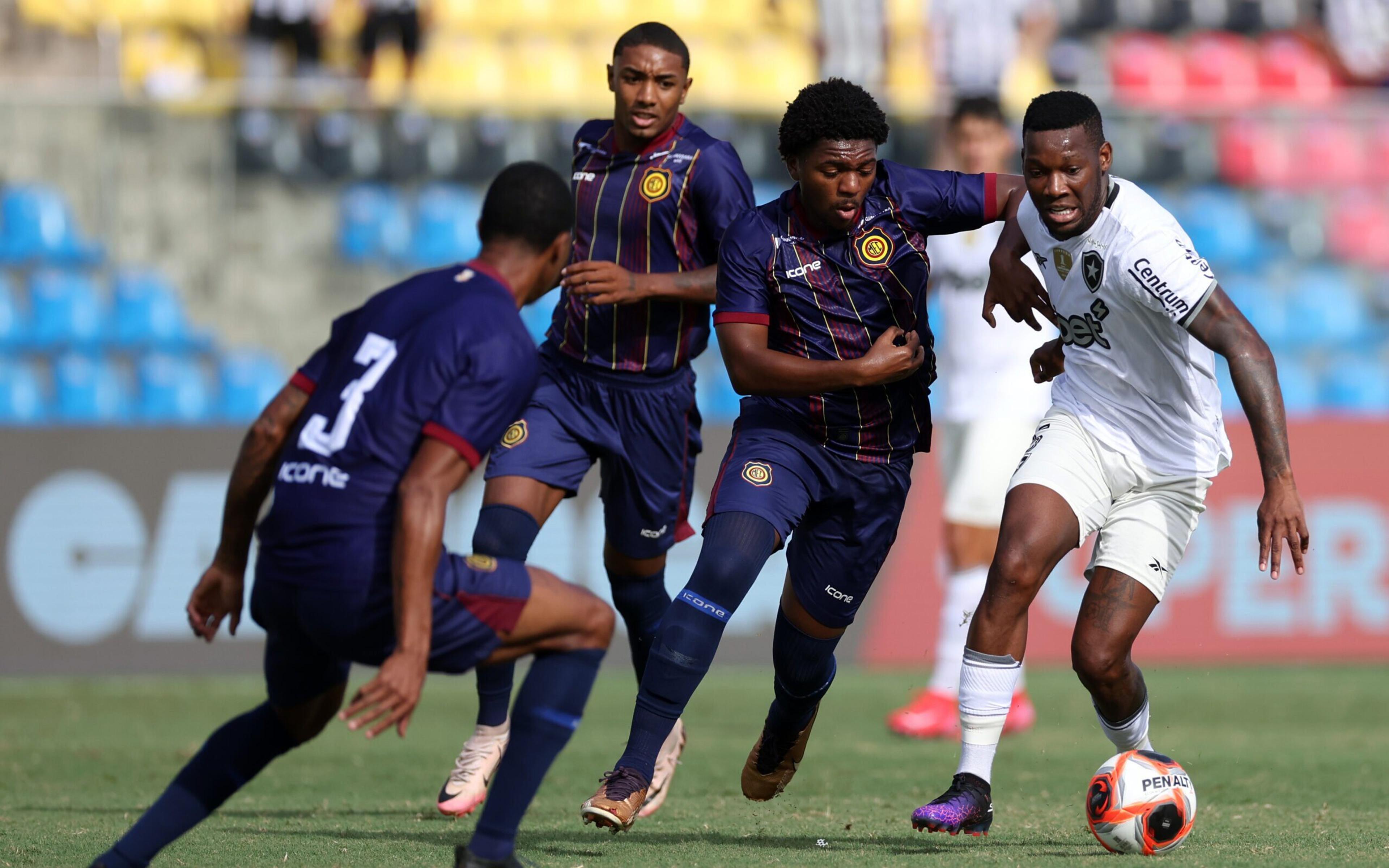 Botafogo perde para o Madureira e se complica na reta final do Carioca