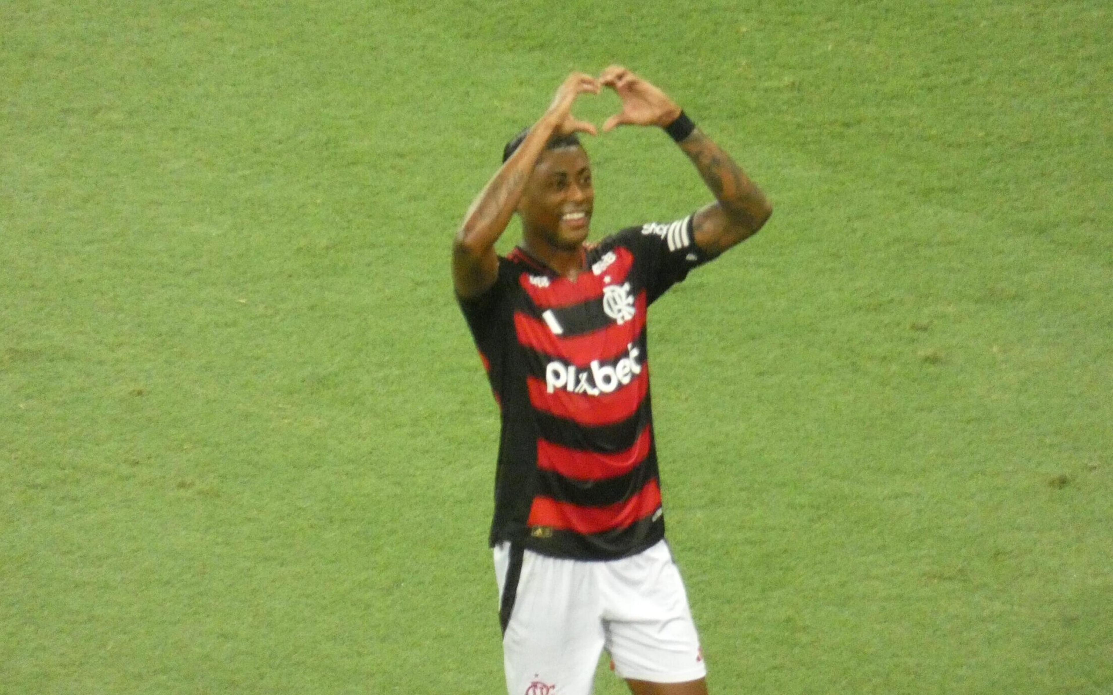 Bruno Henrique celebra momento no Flamengo e enaltece acompanhamento com psicóloga