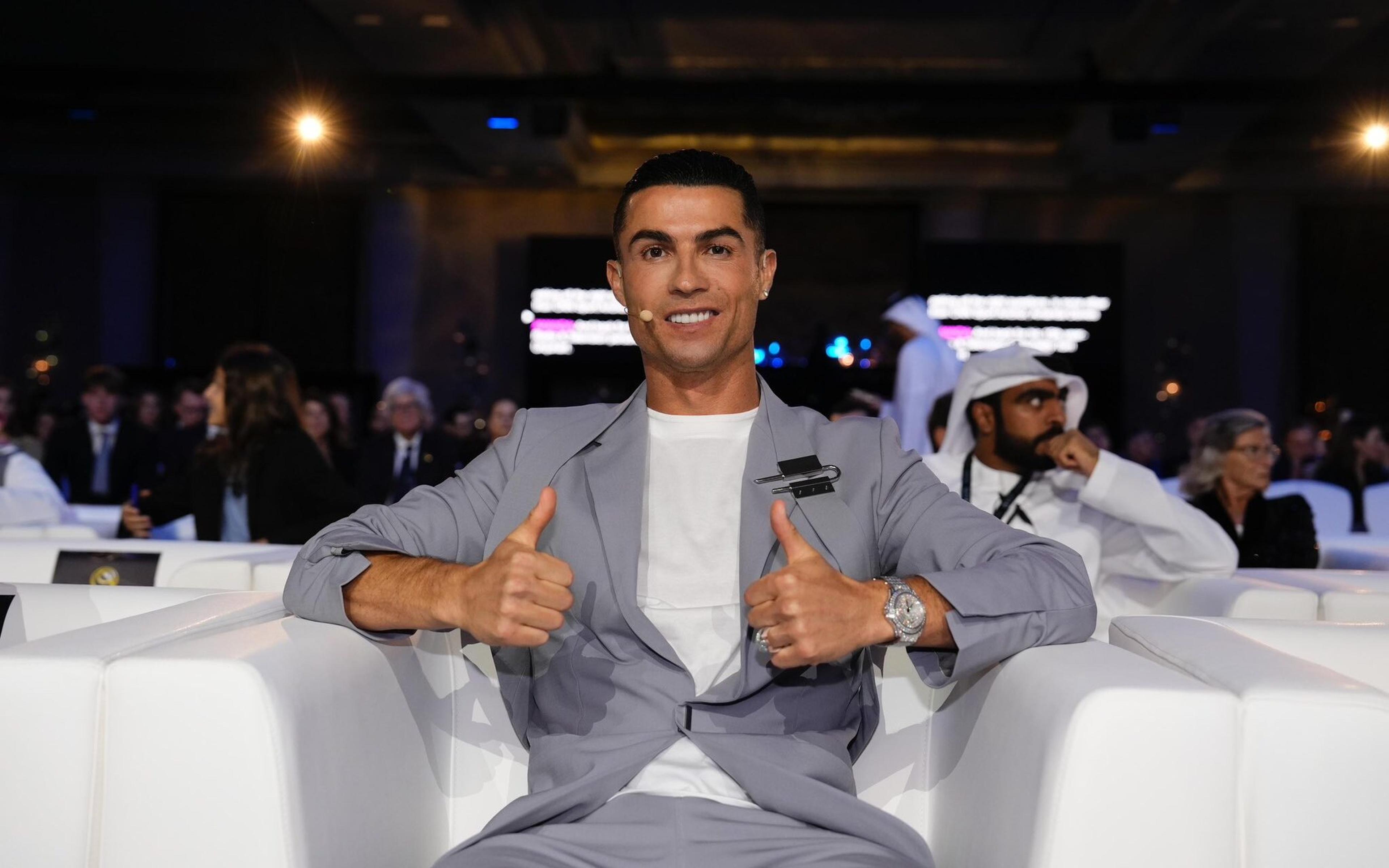 Cristiano Ronaldo chega aos 40 com fortuna multibilionária; veja valores