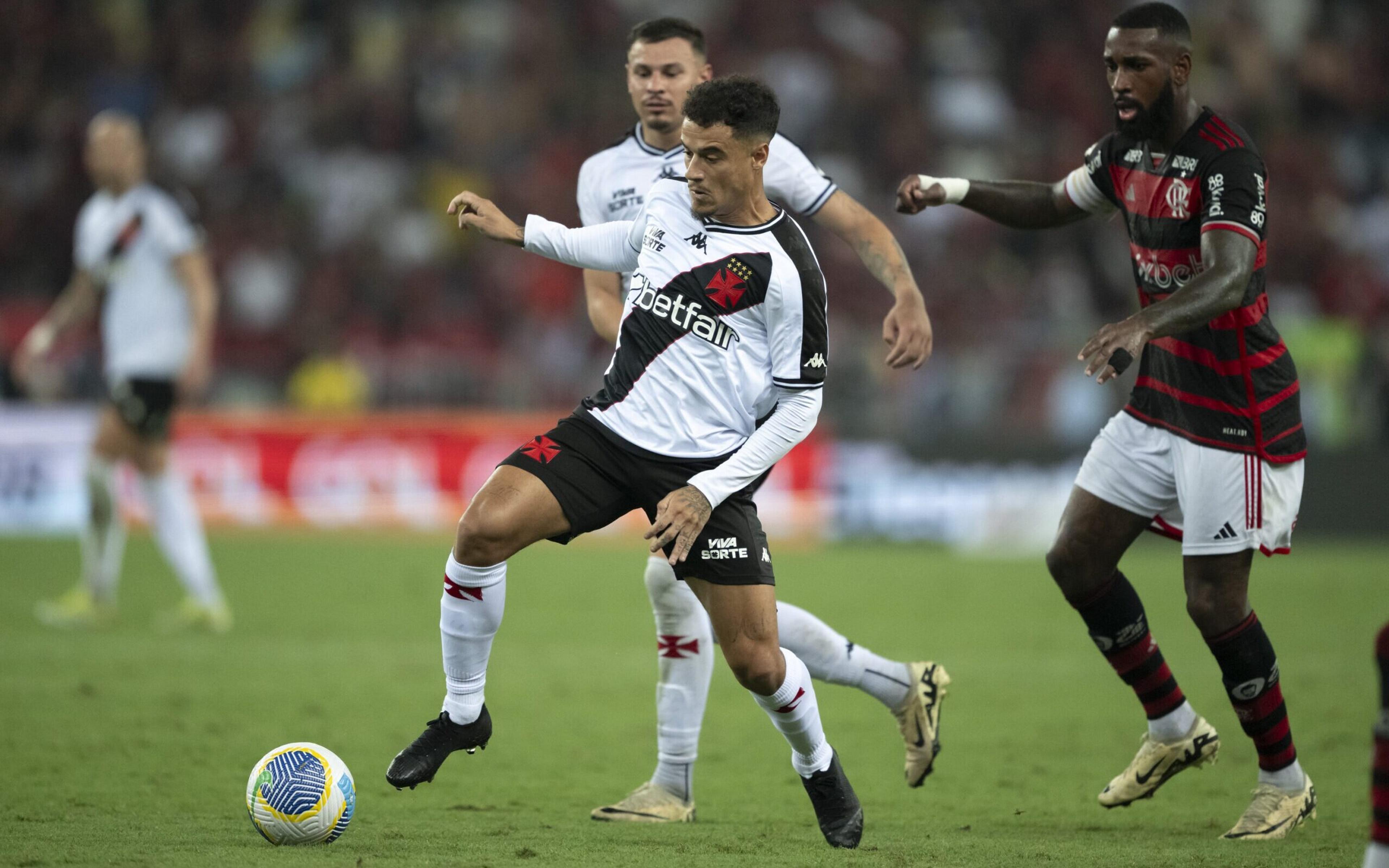 Vasco enfrenta Flamengo precisando vencer no Carioca