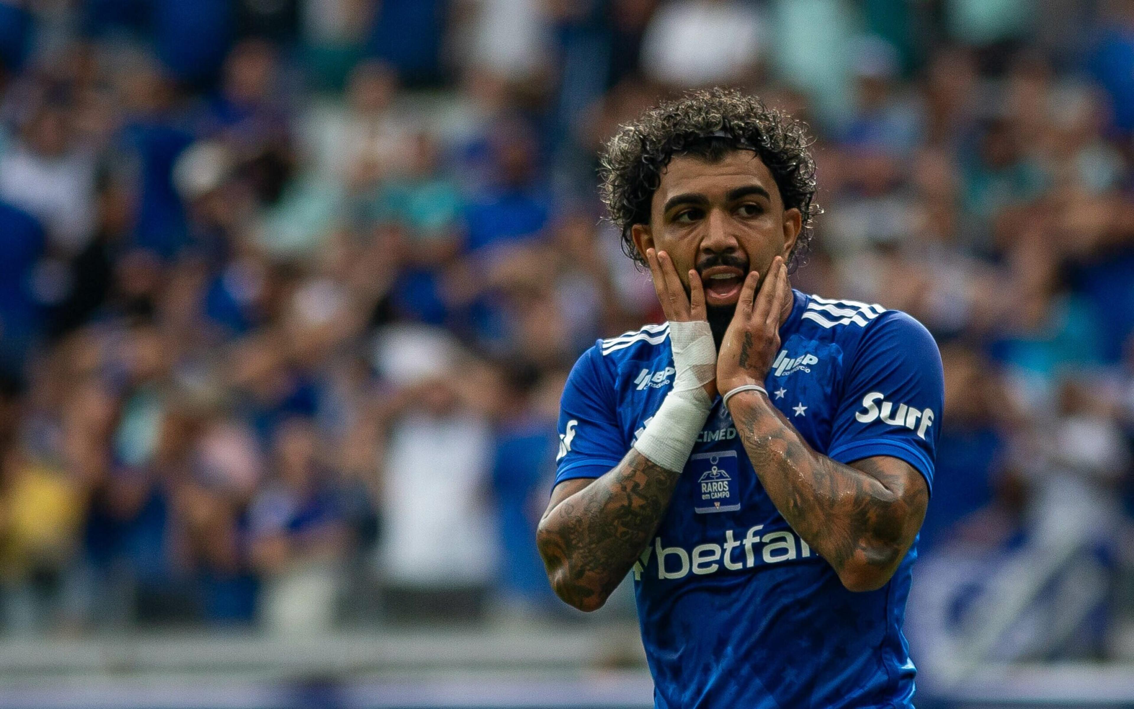 Mereceu? Ex-árbitro analisa expulsão de Gabigol em Cruzeiro x Atlético-MG; veja