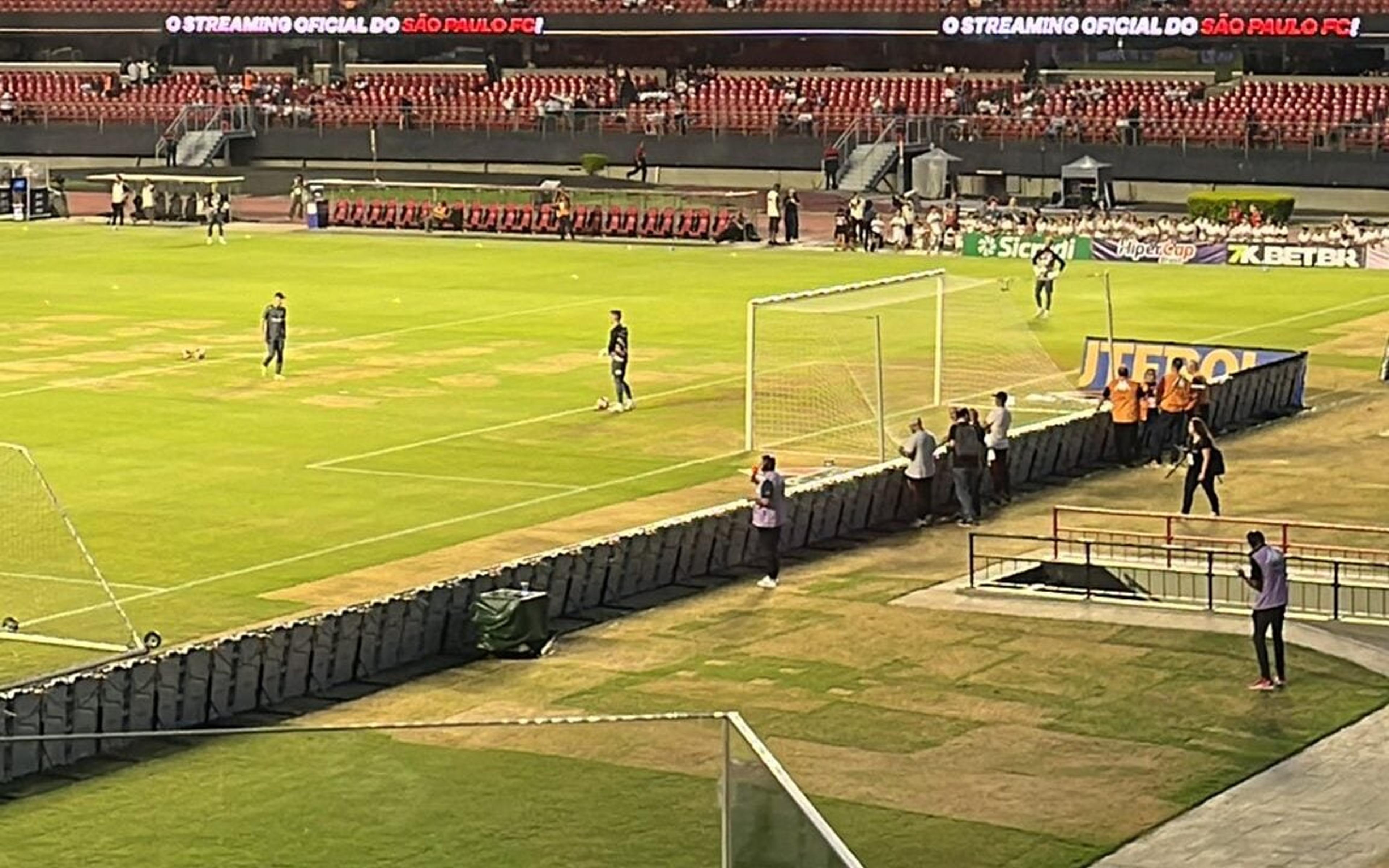 São Paulo agiliza troca de gramado no Morumbis em meio à polêmica com sintético