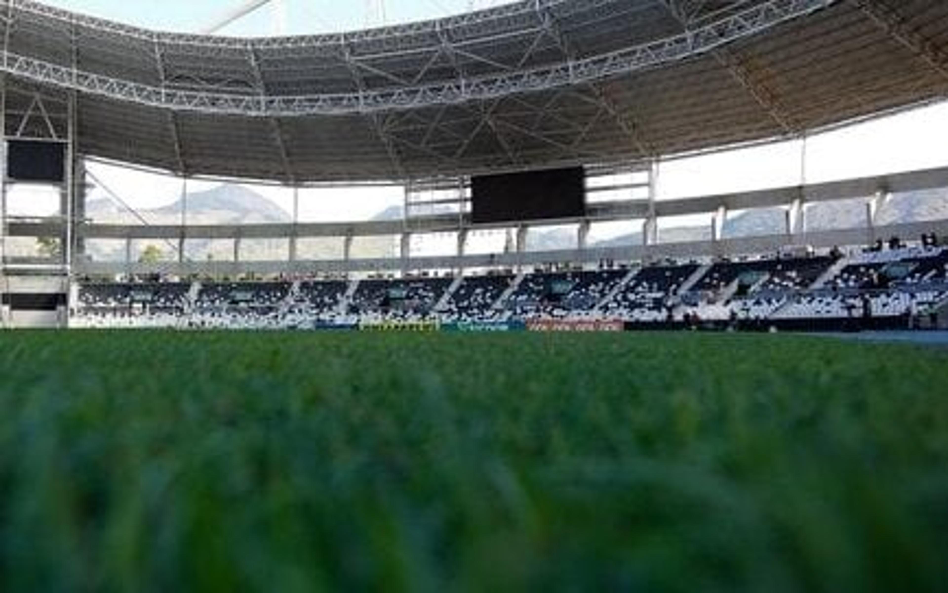 Médico do Flamengo aponta desvantagens da grama sintética