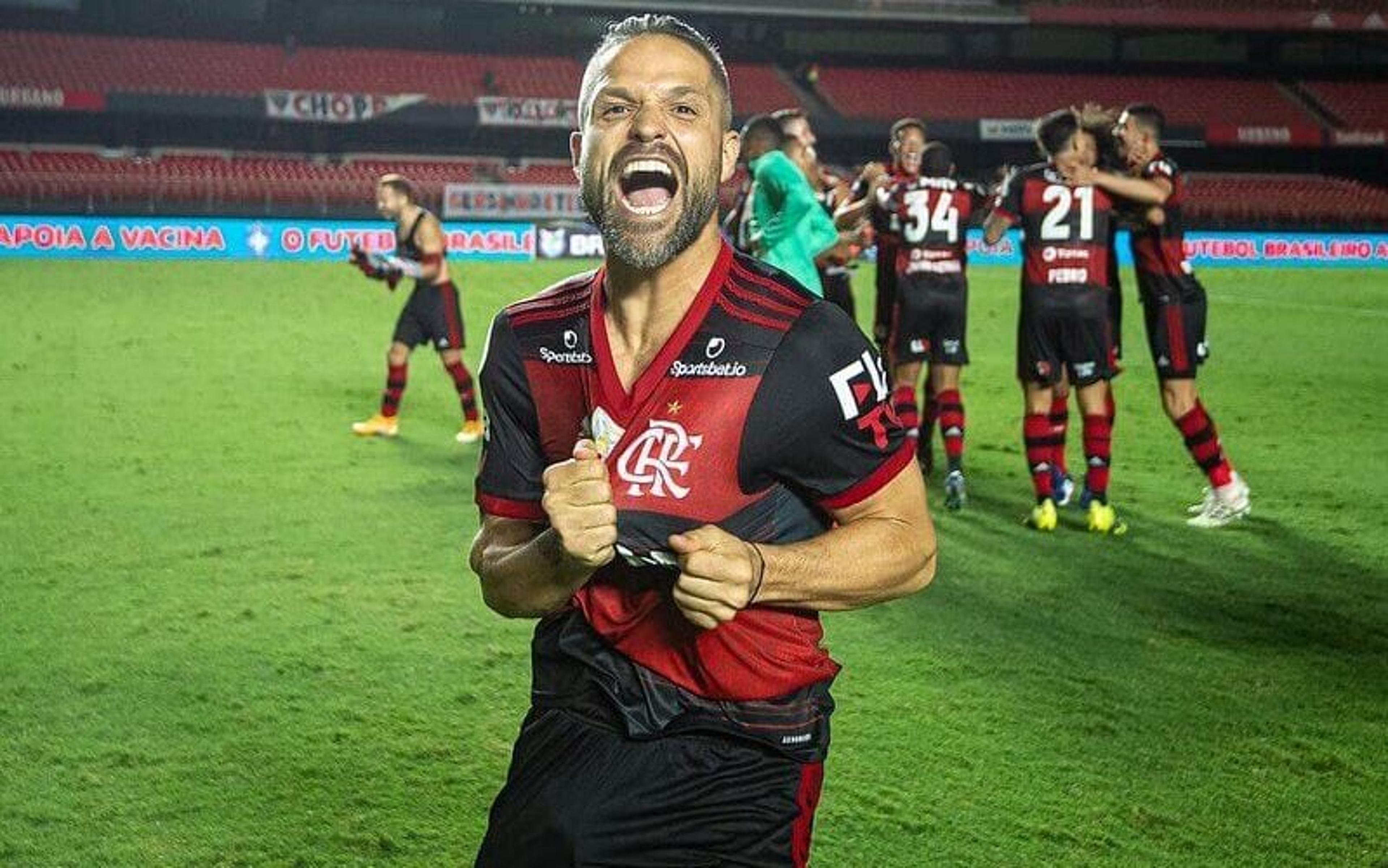 Diego Ribas completa 40 anos nesta sexta; relembre a trajetória do meia pelo Flamengo