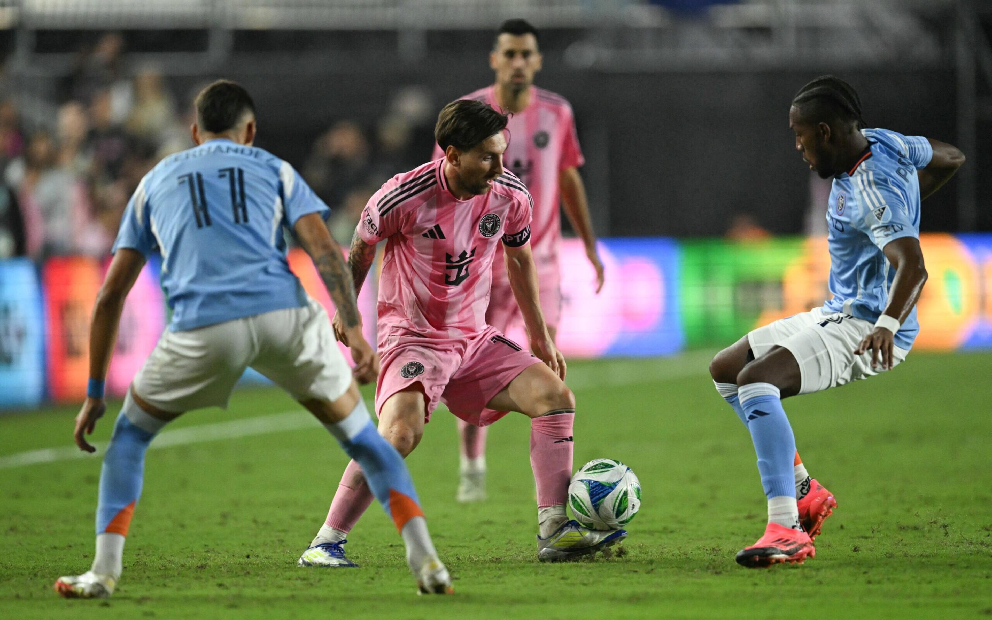 Em noite de garçom, Messi salva Inter Miami de derrota em casa na estreia da MLS