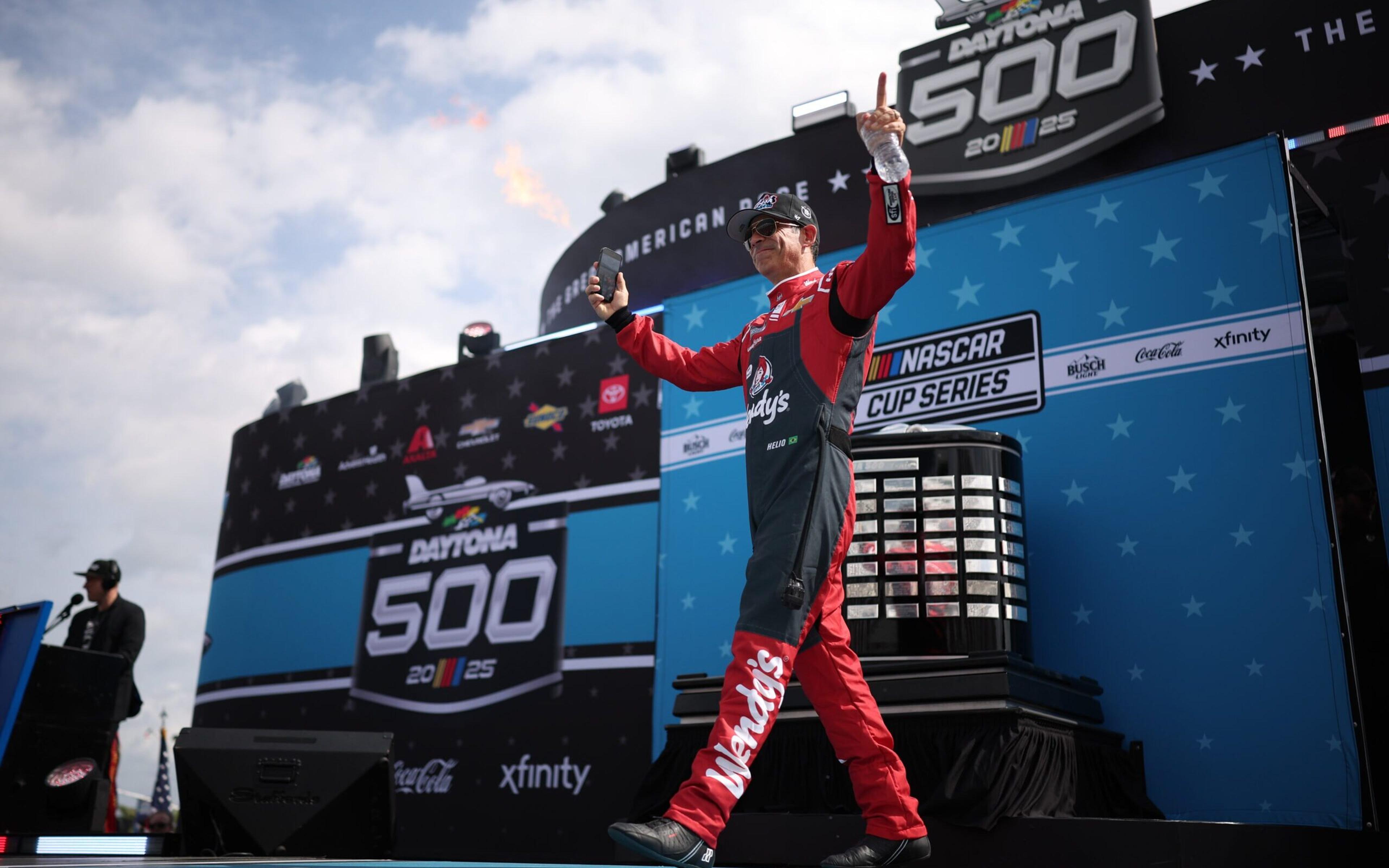 Papo com Helio Castroneves: Gostei de tudo na NASCAR, menos das batidas