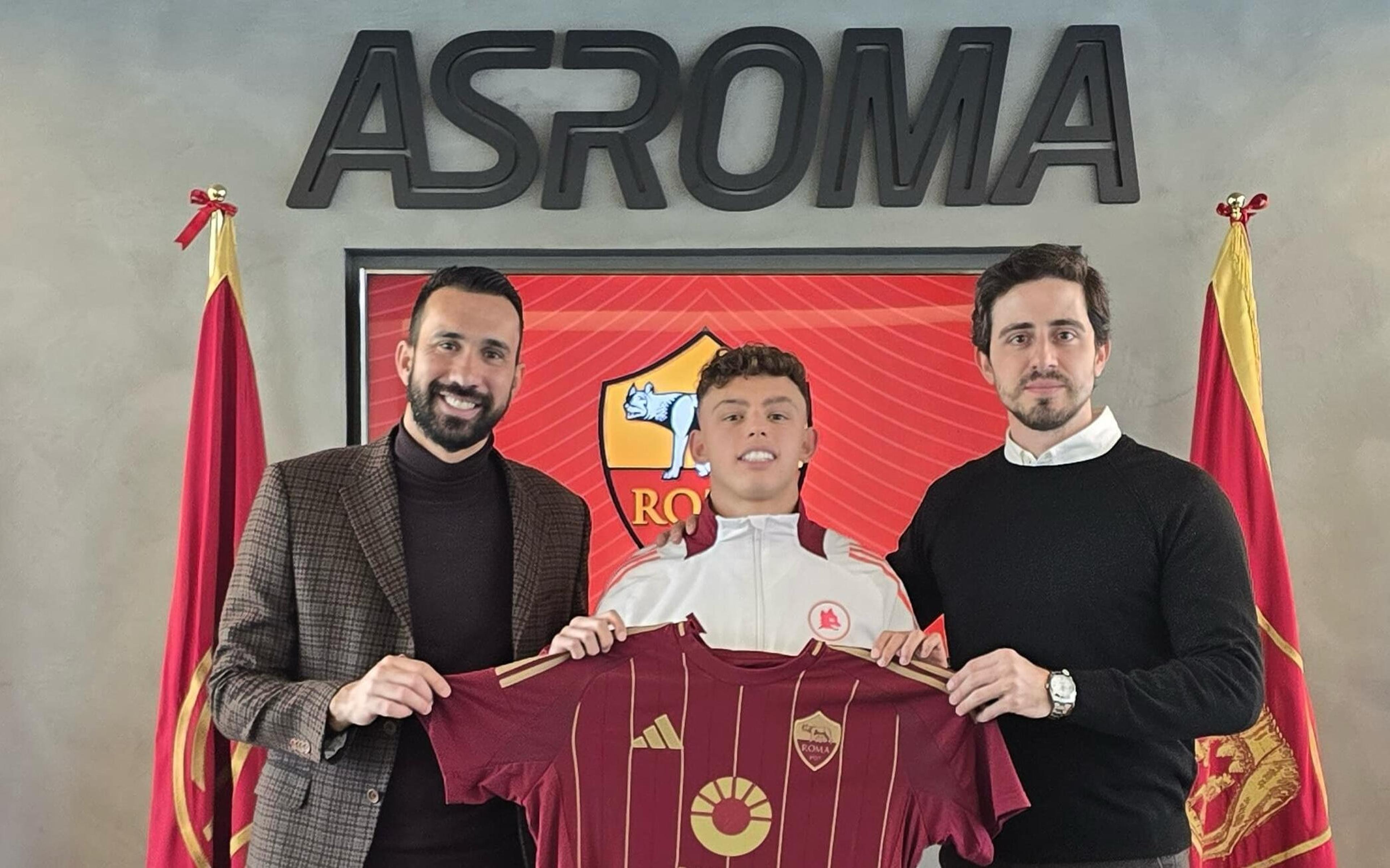 Filho de campeão mundial de futsal com o Brasil assina contrato com a Roma