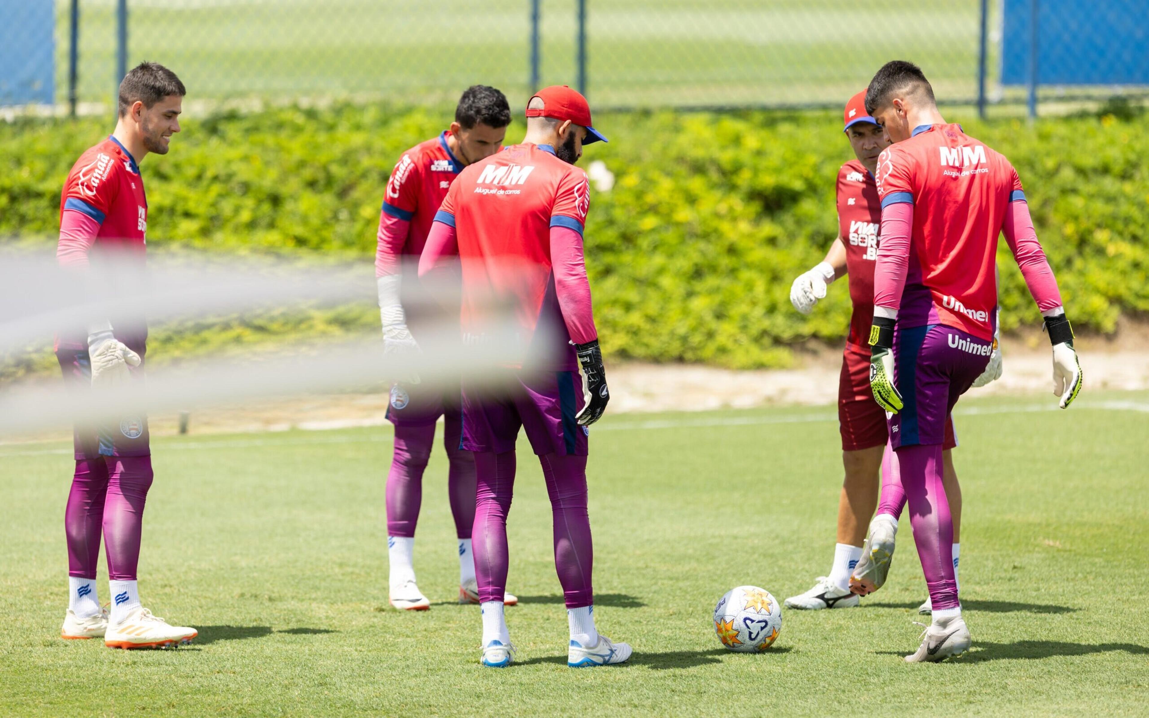 Entenda por que os goleiros do Bahia viajaram cinco dias antes do jogo contra o The Strongest