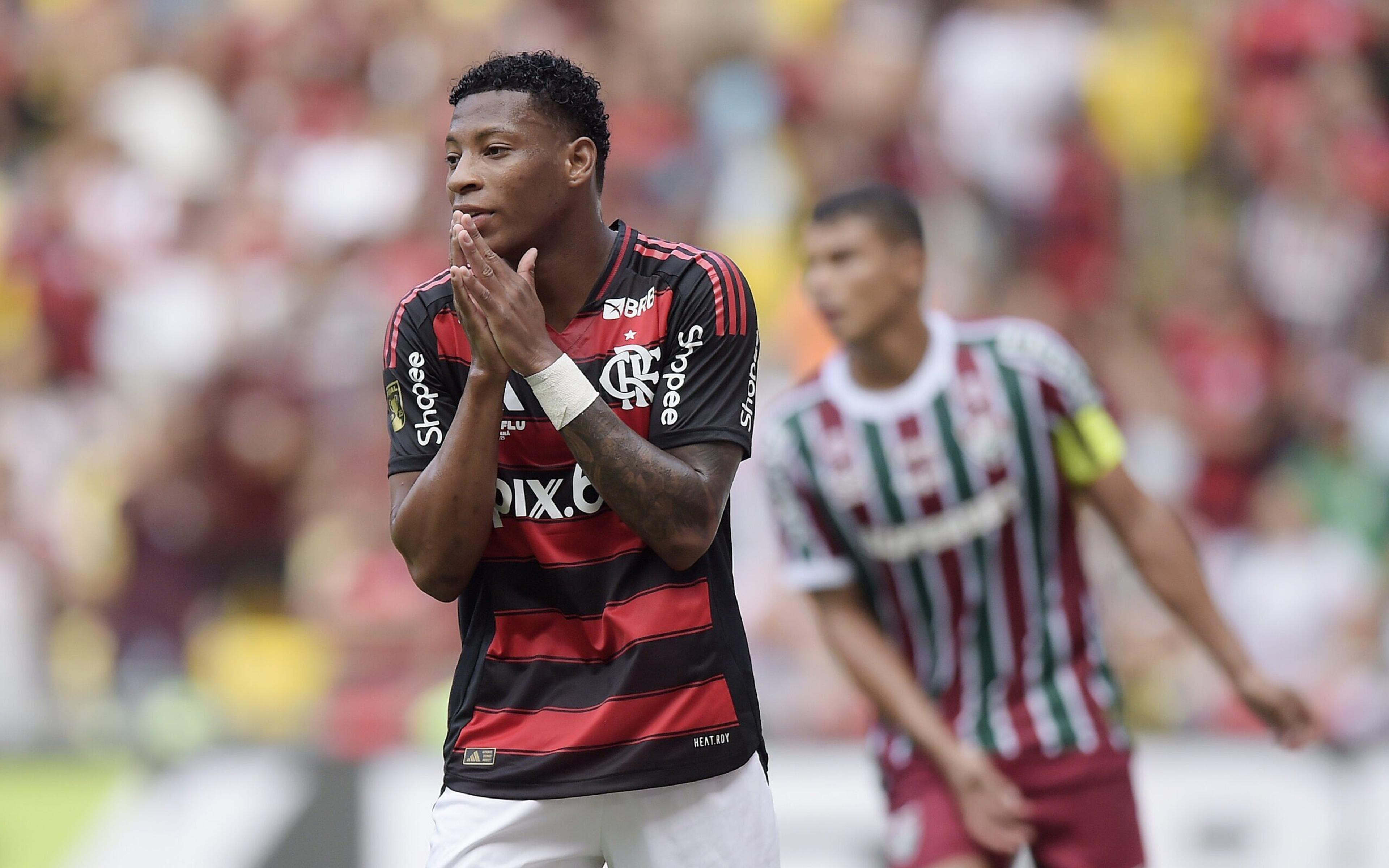 Torcedores do Flamengo se irritam com gols perdidos por Plata: ‘Sem acreditar’