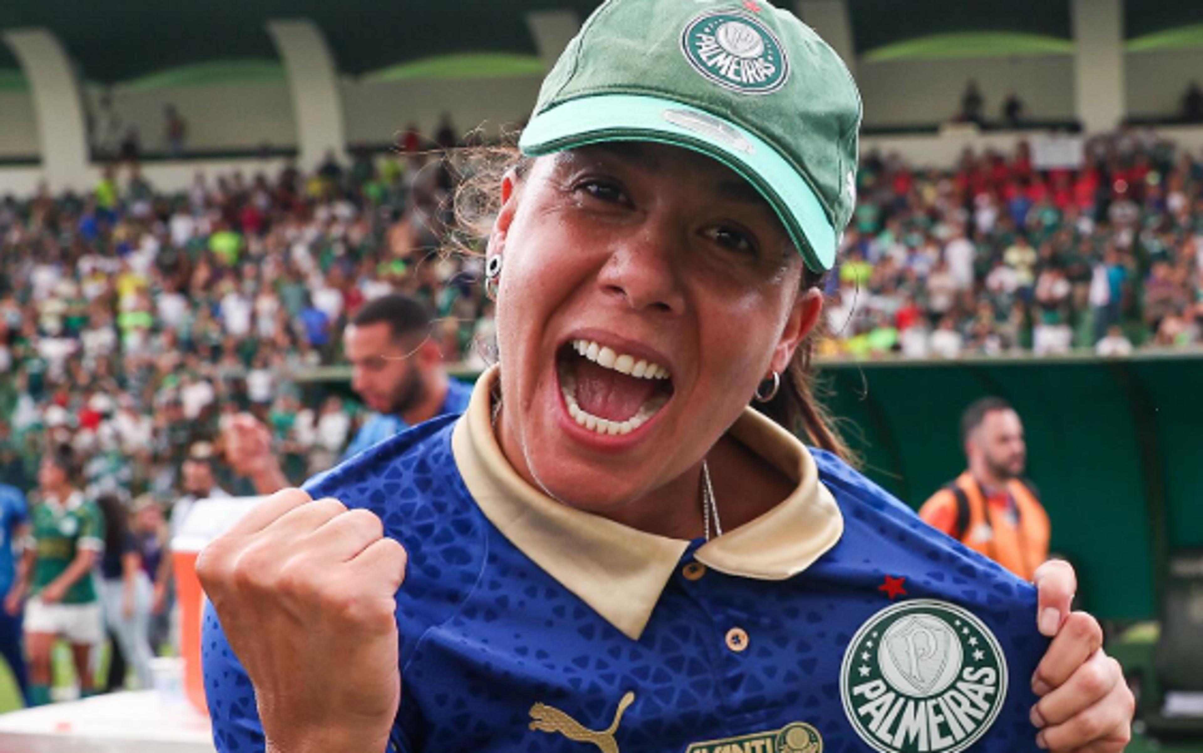 Camilla Orlando, técnica do Palmeiras, vê esperança no futuro do futebol feminino