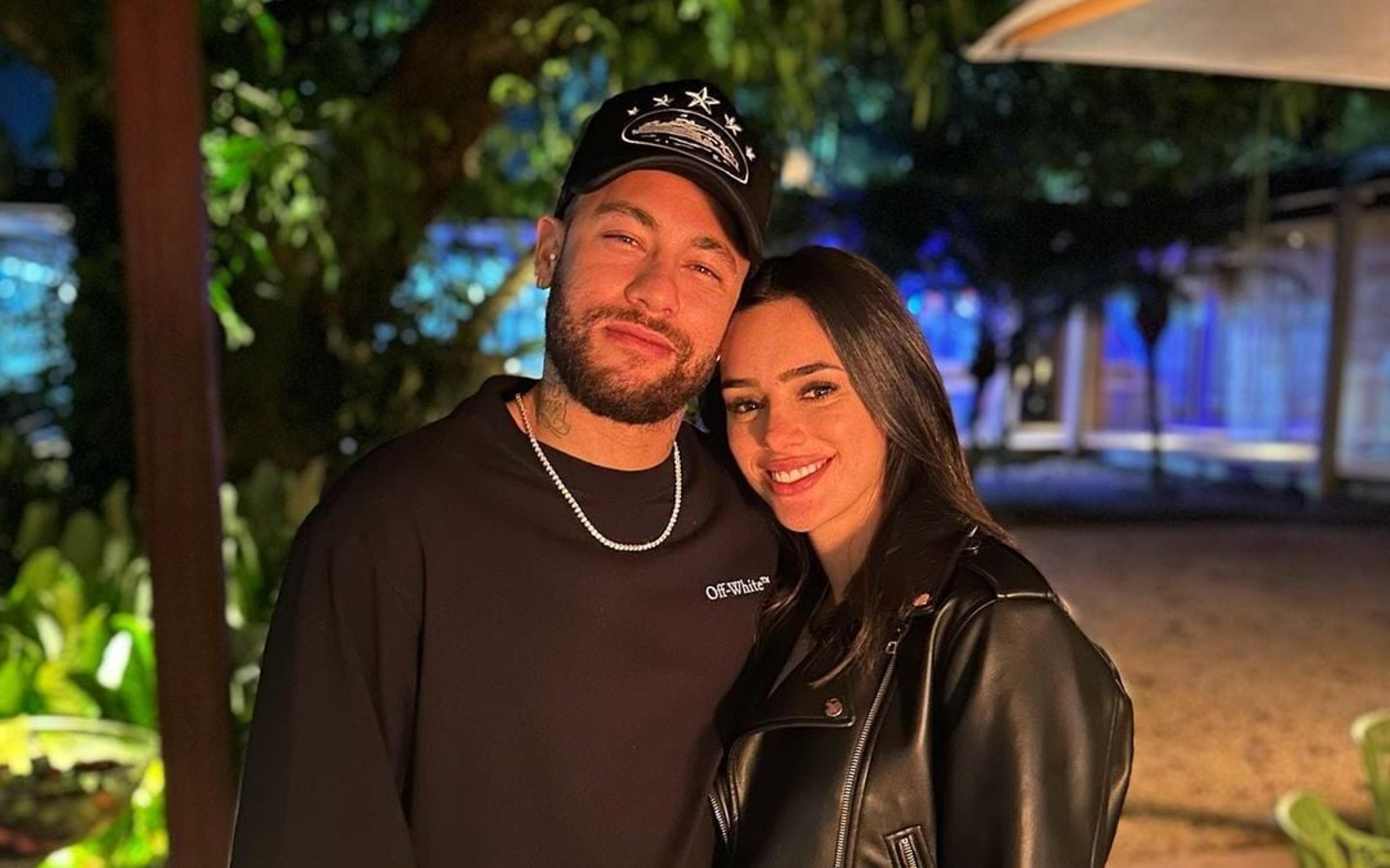 Neymar e Bruna Biancardi estariam em crise após vídeos do jogador em festa, diz portal