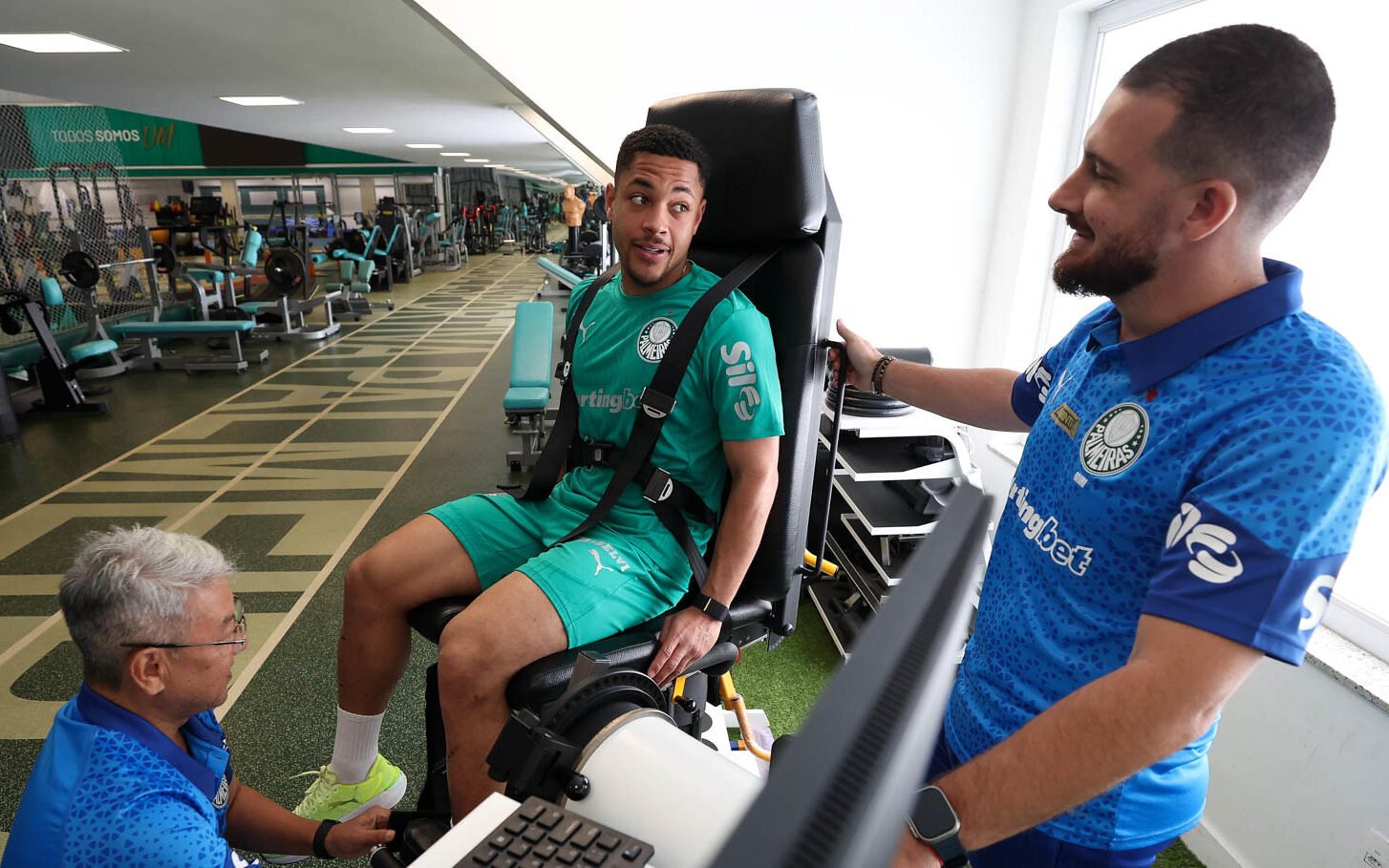 ‘Estou pronto’, diz Vitor Roque após realizar exames médicos no Palmeiras