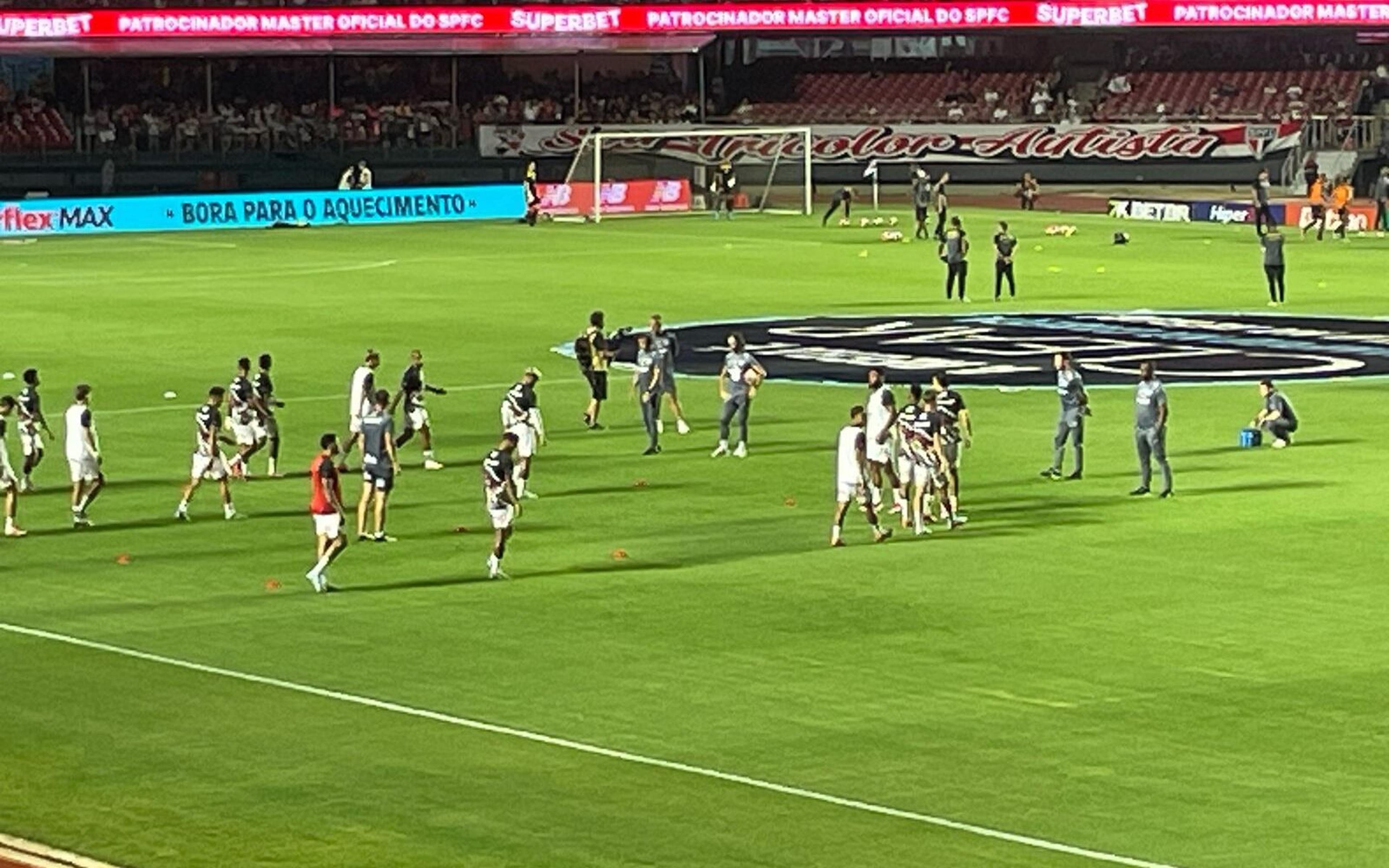 Torcida do São Paulo homenageia Luciano antes de jogo contra o Novorizontino