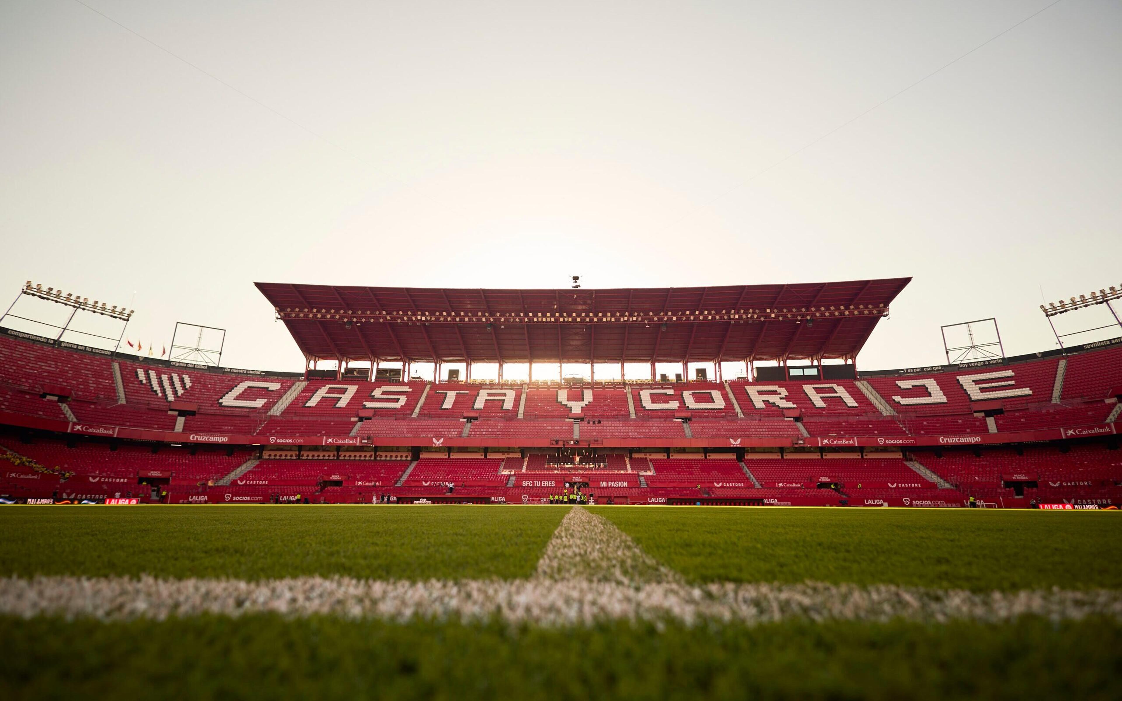 Gramado sintético: Sevilla explica métodos de cuidado e manutenção com piso de estádio referência na Europa