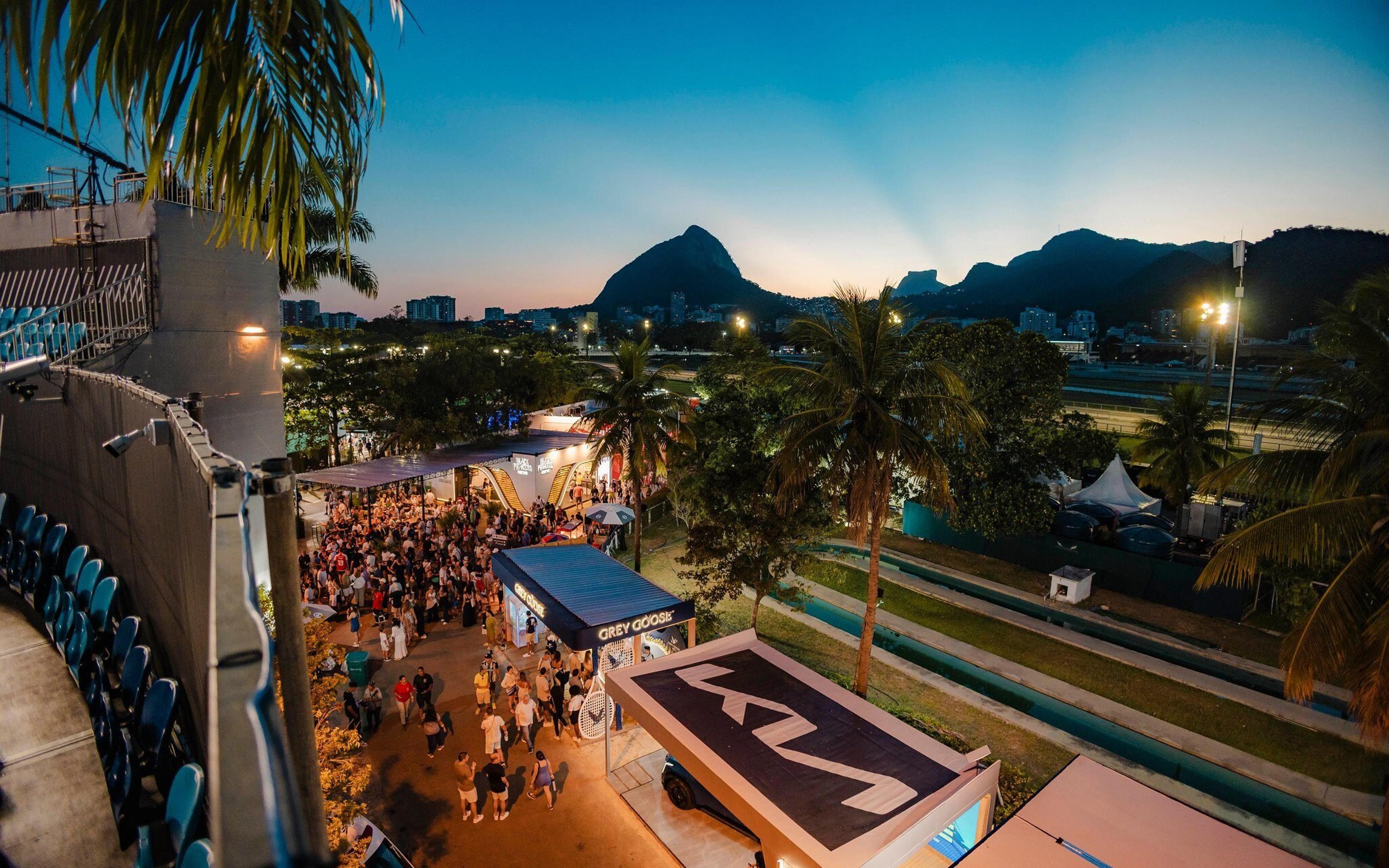 Rio de Janeiro completa 460 anos em clima de carnaval e semifinais do Carioca