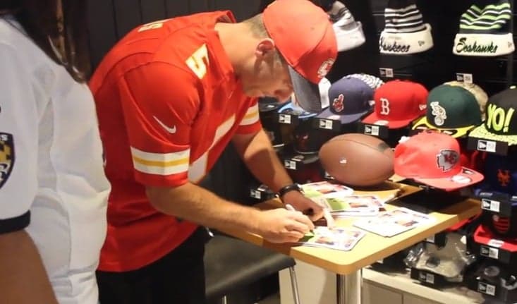 Cairo Santos faz sessão de autógrafos com fãs brasileiros - Lance!