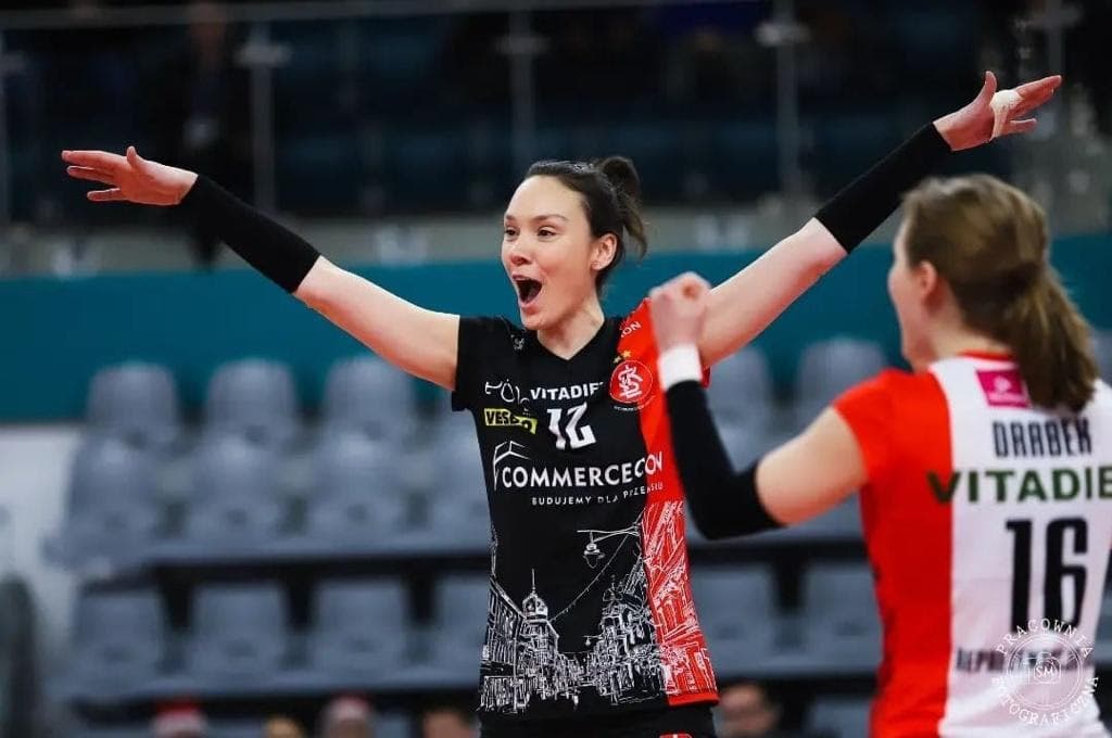 Roberta Ratzke assina por mais uma temporada no voleibol polonês - Lance!