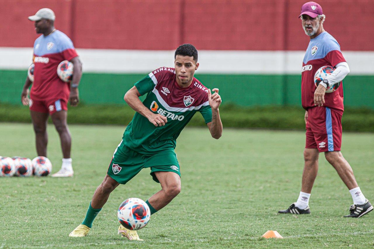 Alexsander Celebra Semana Sem Jogos Para Preparar Fluminense Para Final ...