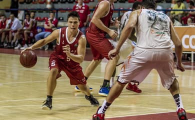 Seleção de basquete dos EUA reage após dois tropeços e vence