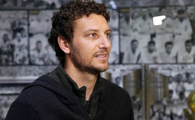 Campeão e goleador na Índia, Elano volta ao Santos para últimos meses -  Lance!