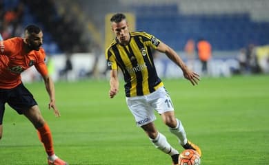 Fenerbahce perde. Besiktas fica a um ponto do título e de encerrar jejum -  Lance!