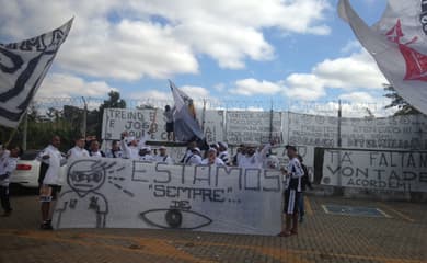 Ou joga por amor ou joga por terror”, diz torcida organizada do Corinthians  sobre time