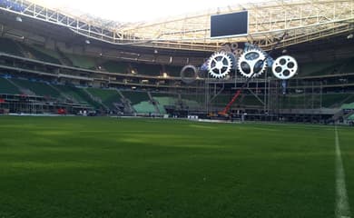 Qual é o tamanho de um campo de futebol? Veja as medidas - Lance!