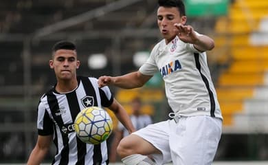 Corinthians acerta contrato profissional com destaque da base, que