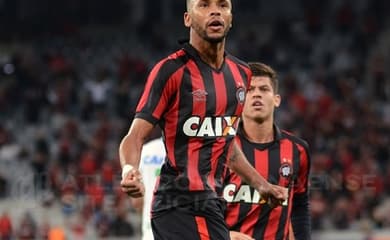 Zenit, que tem o brasileiro Hernani, é campeão russo pela quinta