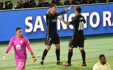 Cristiano Ronaldo Y James Rodriguez Hala Madrid GIF - Real Madrid