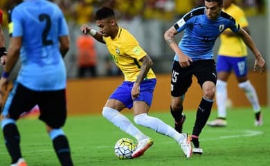 Brasil e Uruguai fazem duelo de gigantes nas Eliminatórias