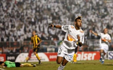 Angulo some dos jogos do Santos e fica mais longe da Copa, pelo Equador -  Lance!